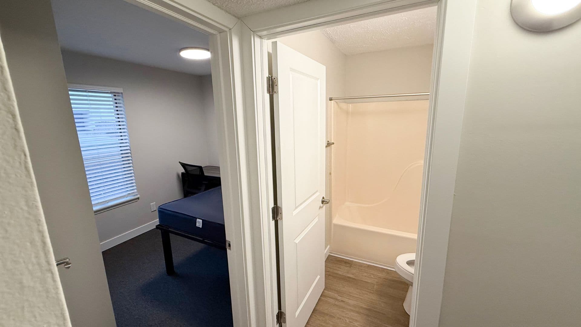 Urbana Apartment: 105 N Busey