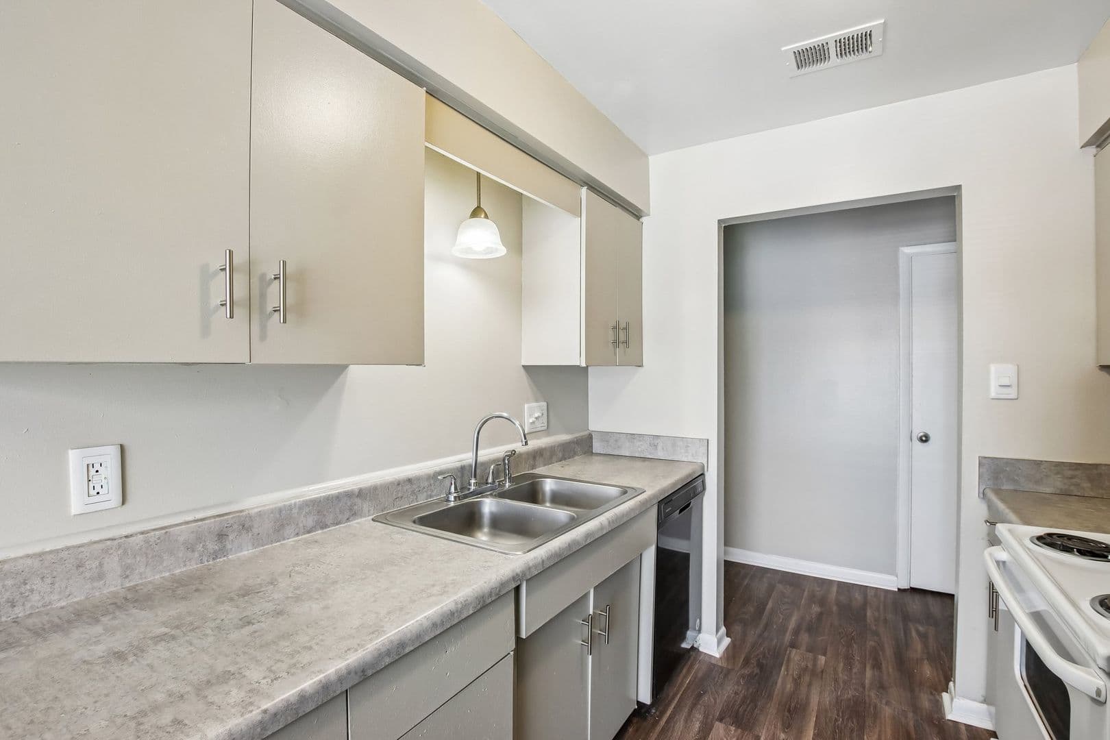 Speedway Apartment: 6010 W 25th Street