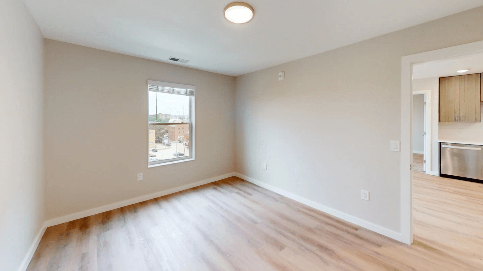 Champaign Apartment: 608 E Chalmers St
