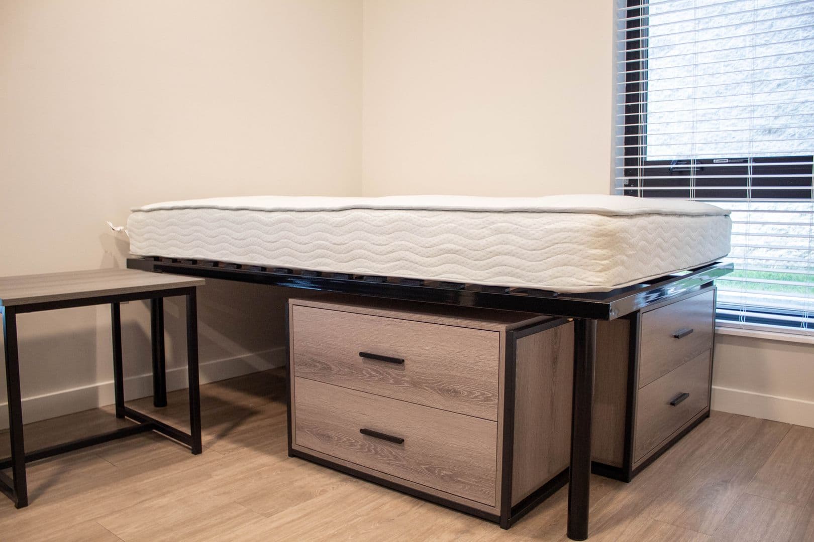 Urbana Apartment: 1009 W Stoughton