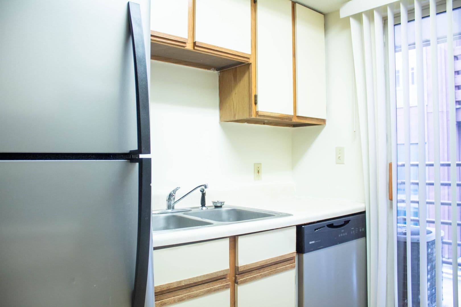 Urbana Apartment: 905 W Oregon