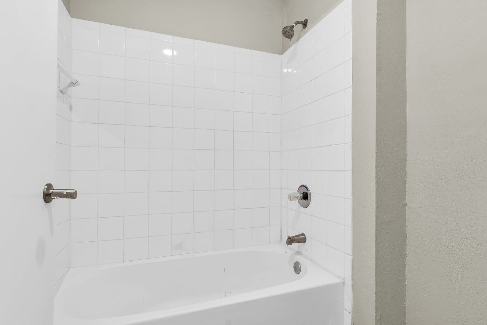 Savoy Apartment: 117 Sterling Ct