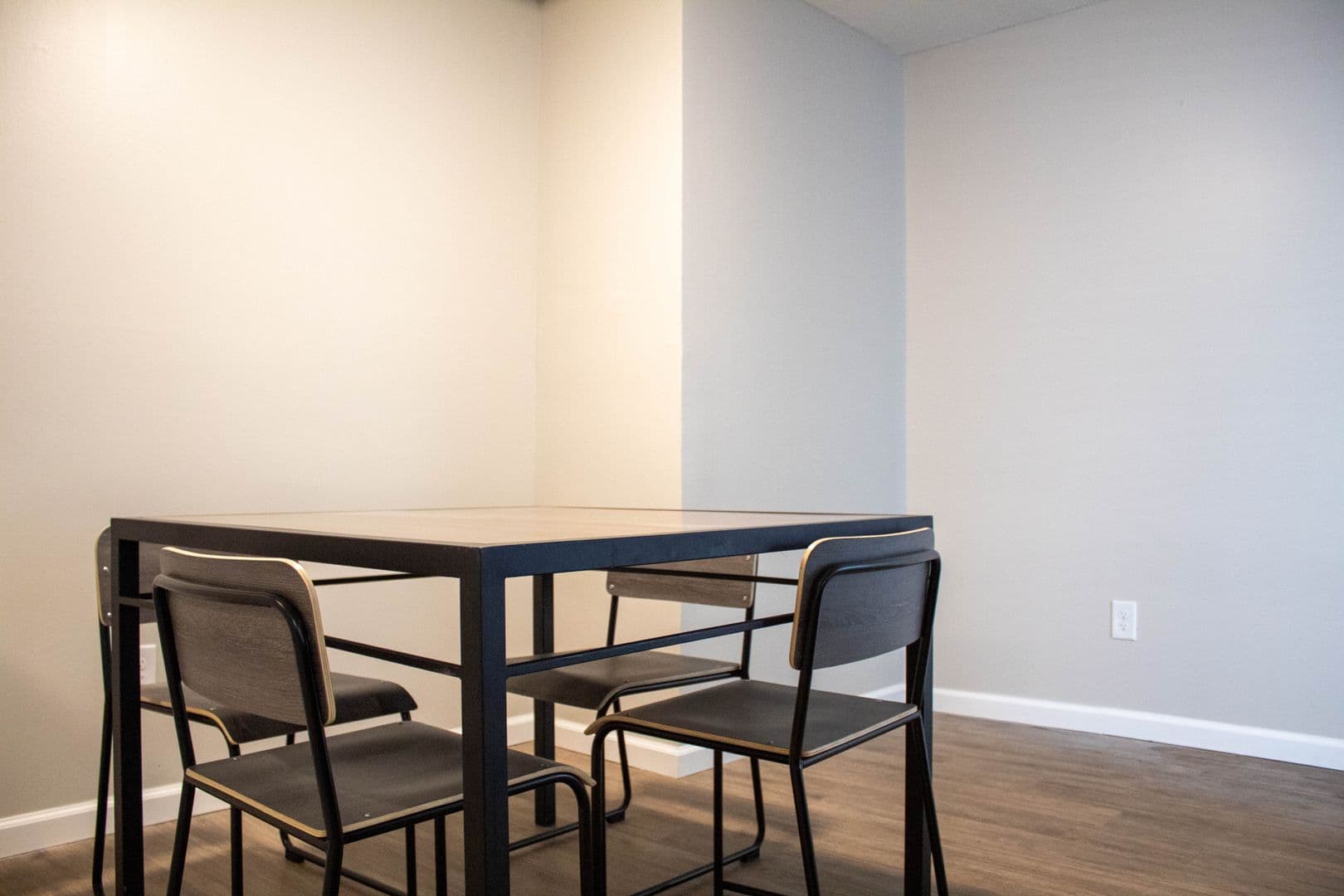 Champaign Apartment: 909 S Locust Street