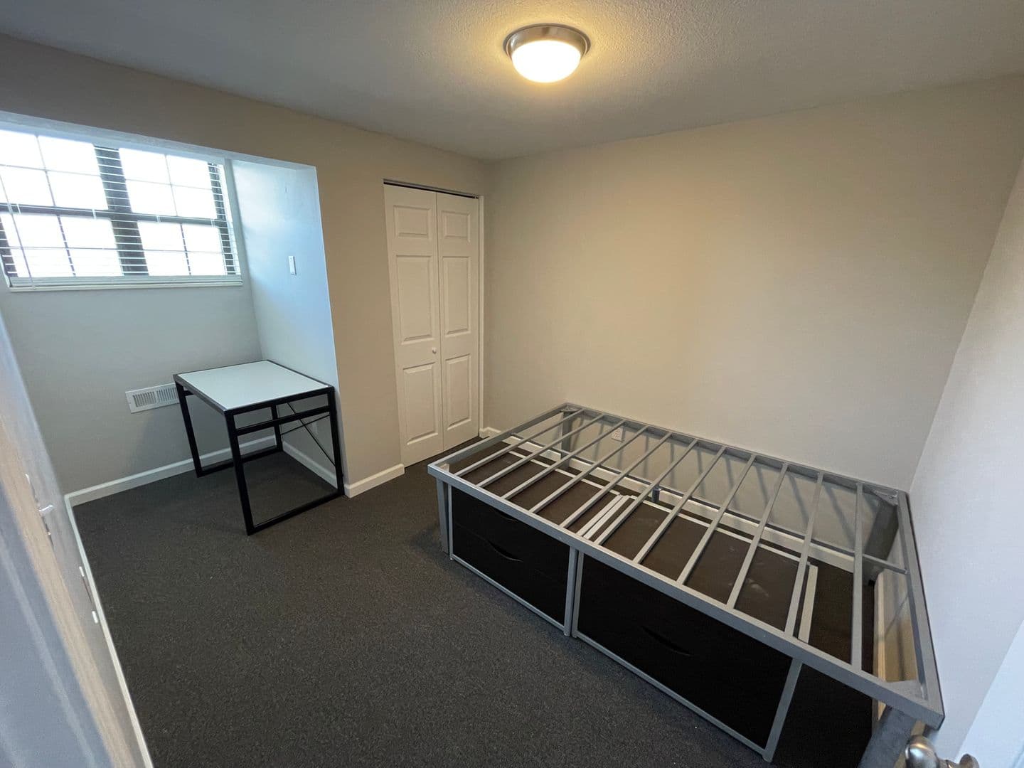 Champaign Apartment: 301 E Chalmers