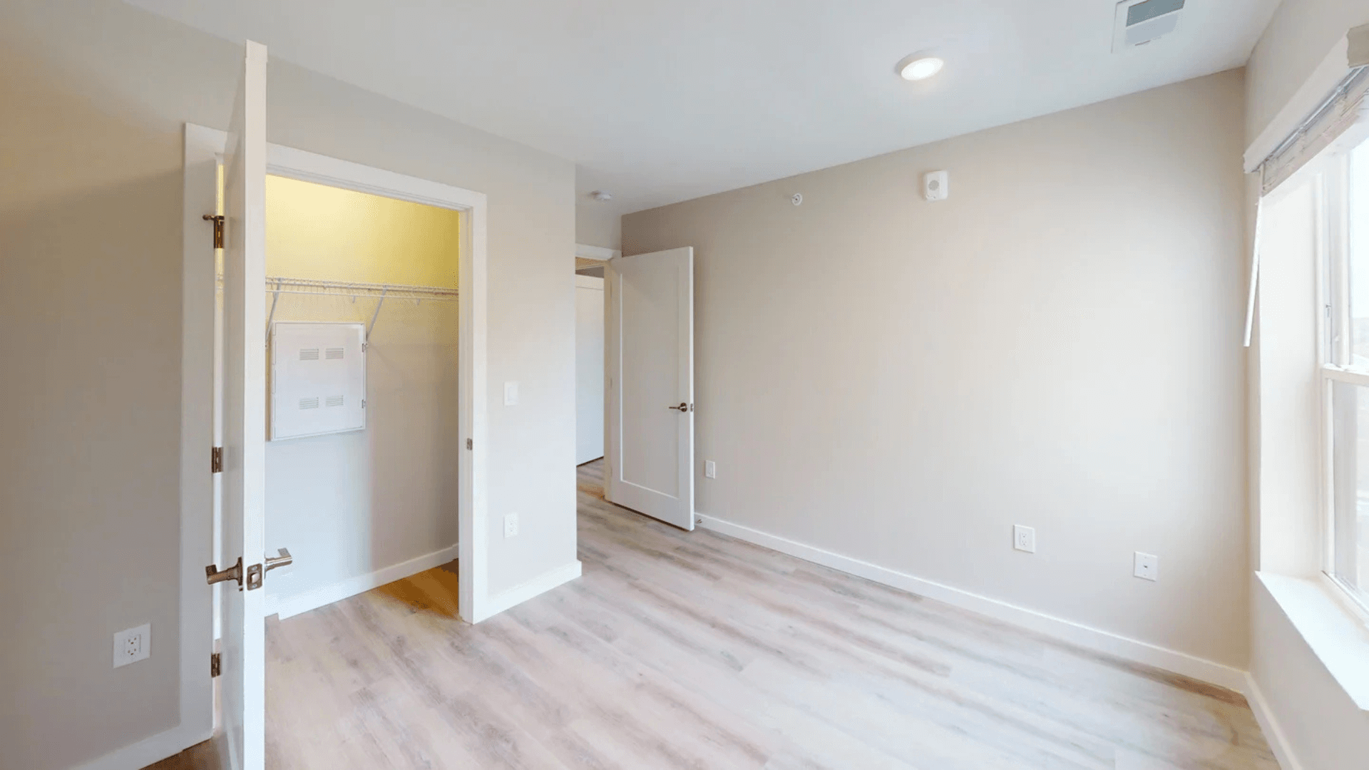 Champaign Apartment: 608 E Chalmers St