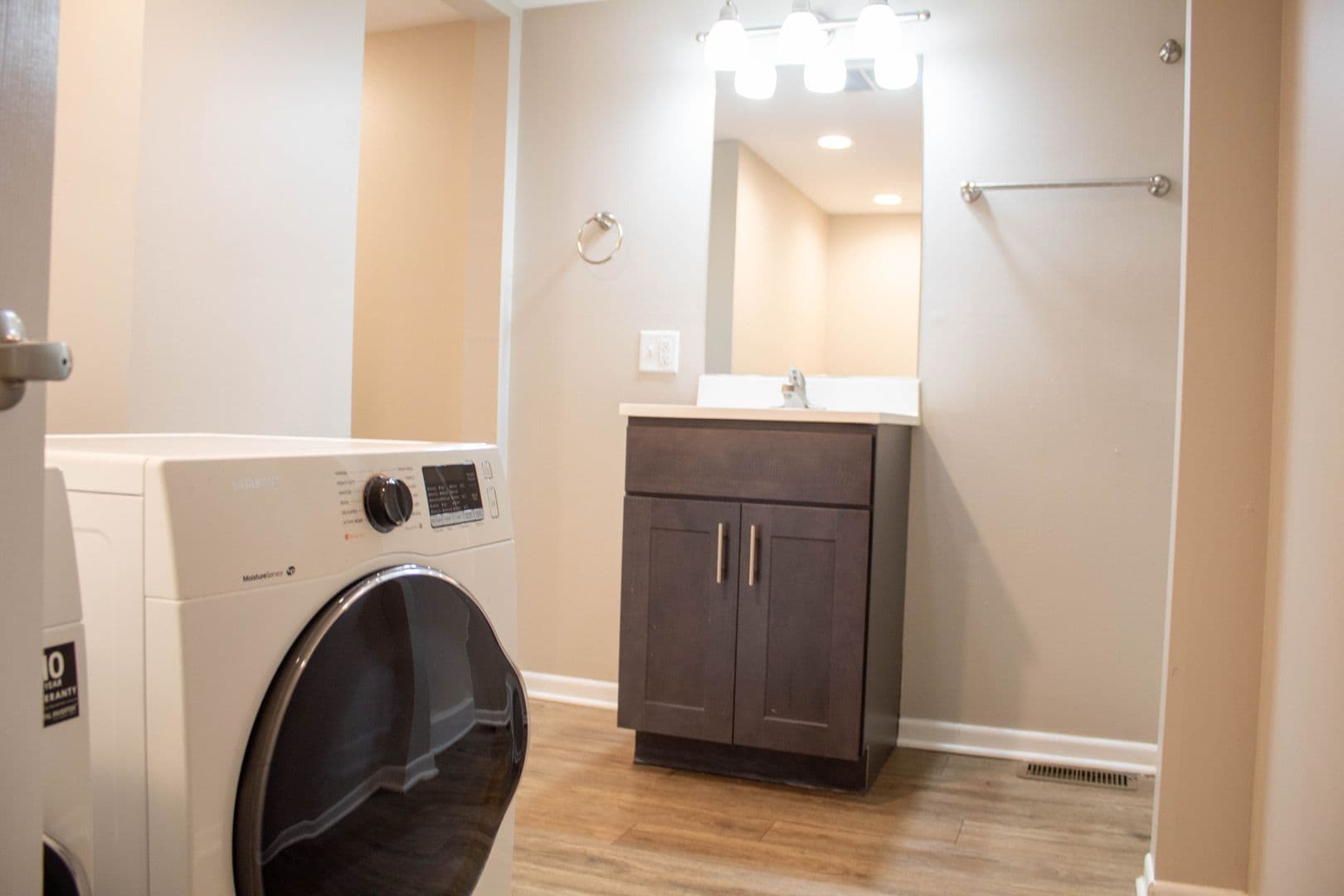 Champaign Apartment: 202 E Chalmers St