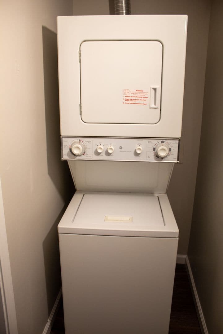 Champaign Apartment: 105 S Wright