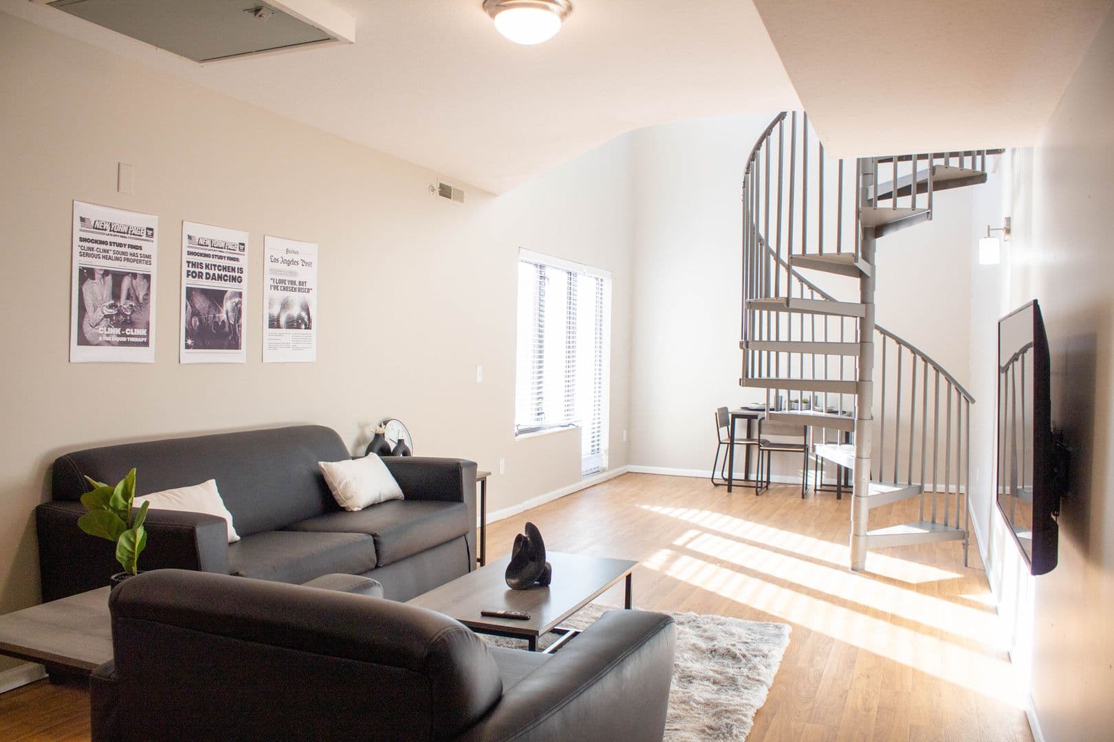 Urbana Apartment: 1010 W Stoughton