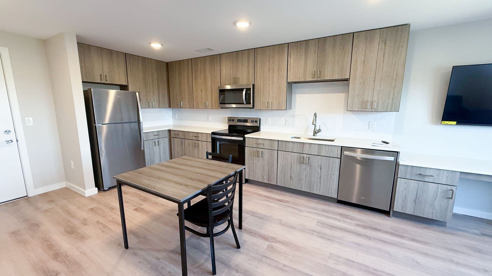 Champaign Apartment: 608 E Chalmers St