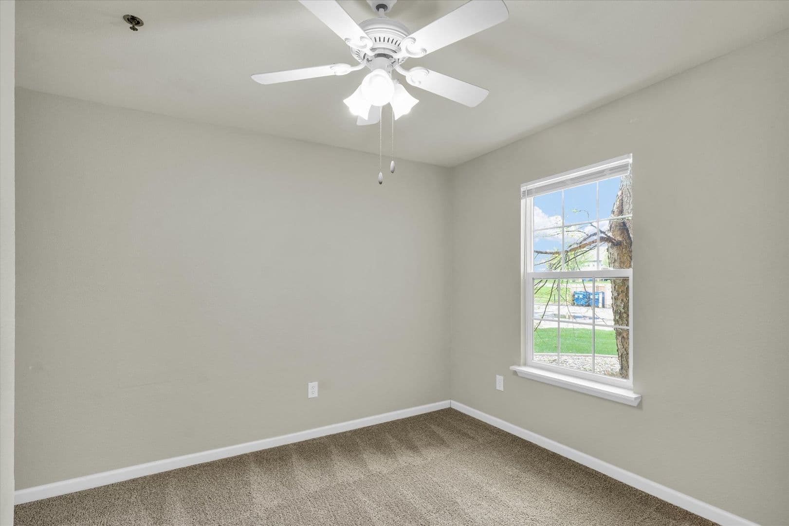 Savoy Apartment: 117 Sterling Ct