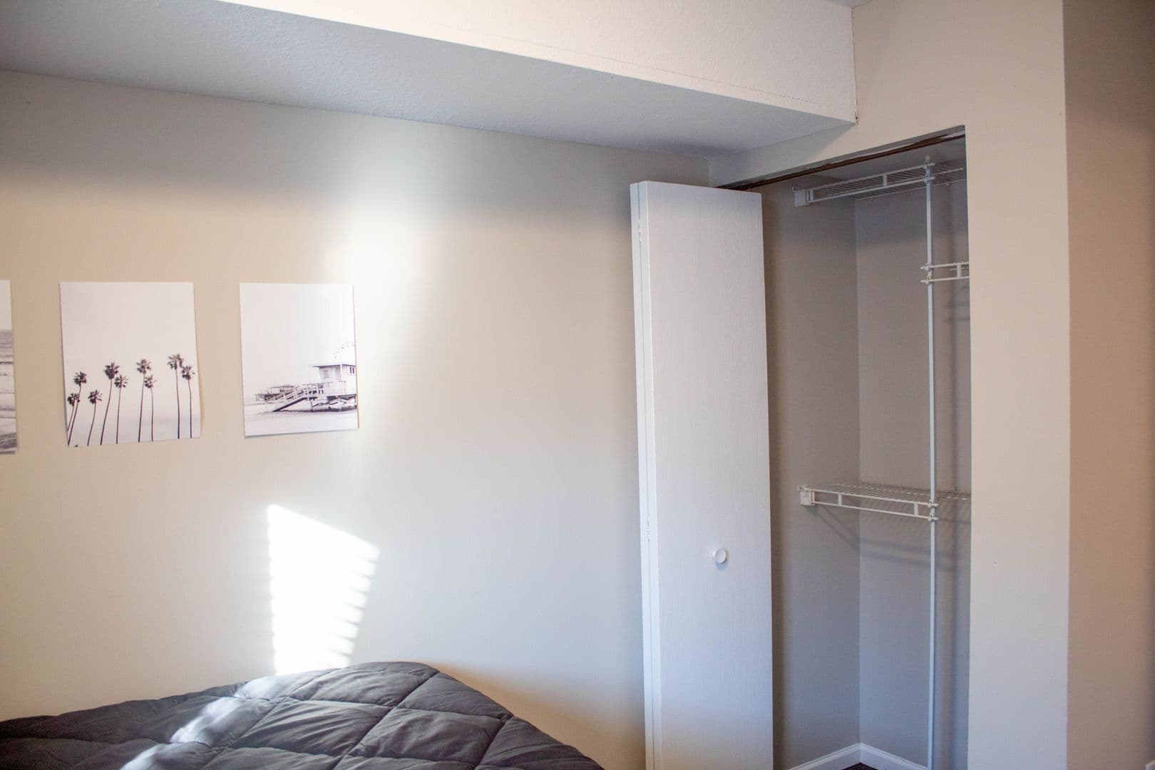 Urbana Apartment: 1010 W Stoughton