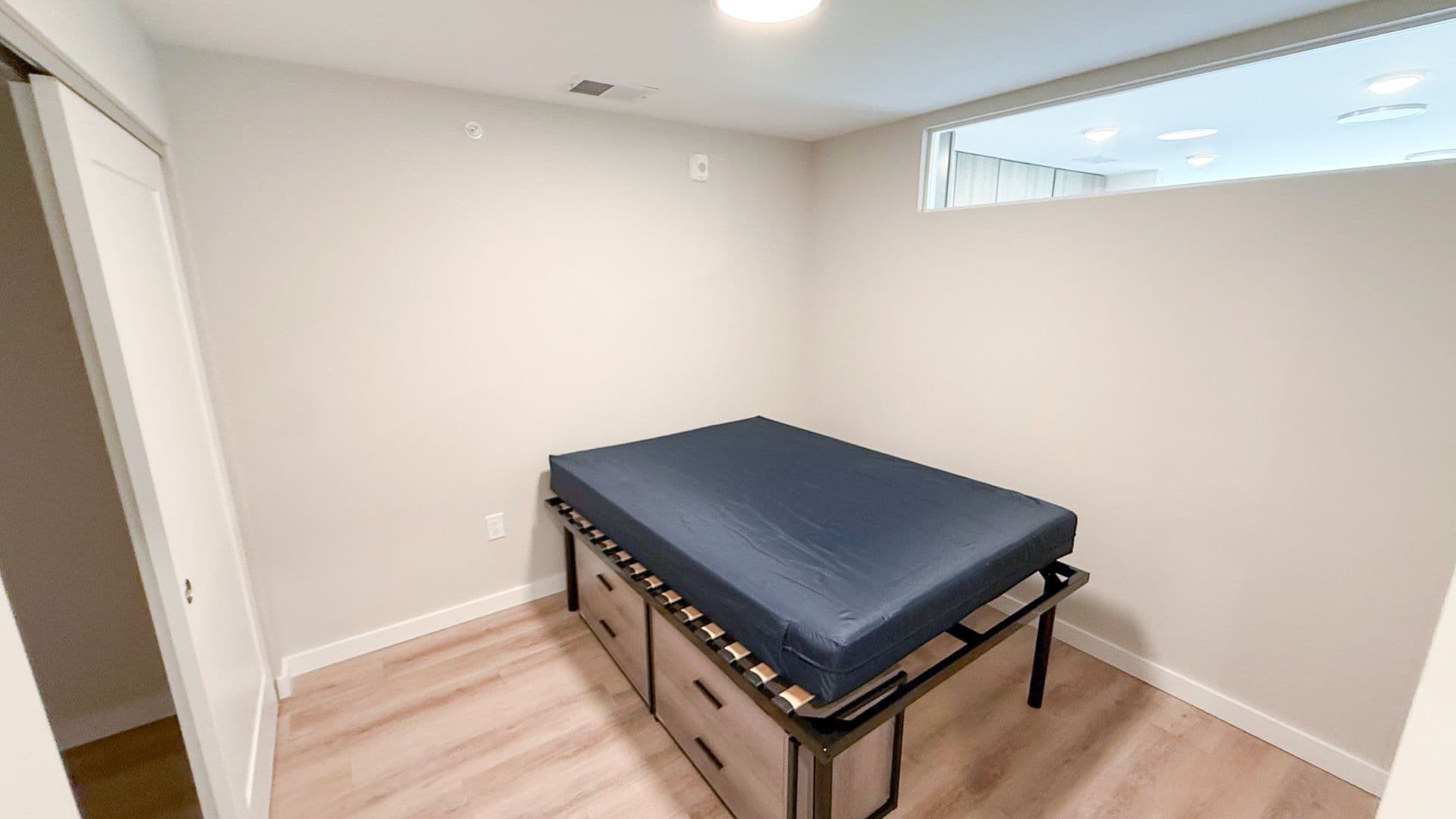 Champaign Apartment: 608 E Chalmers St
