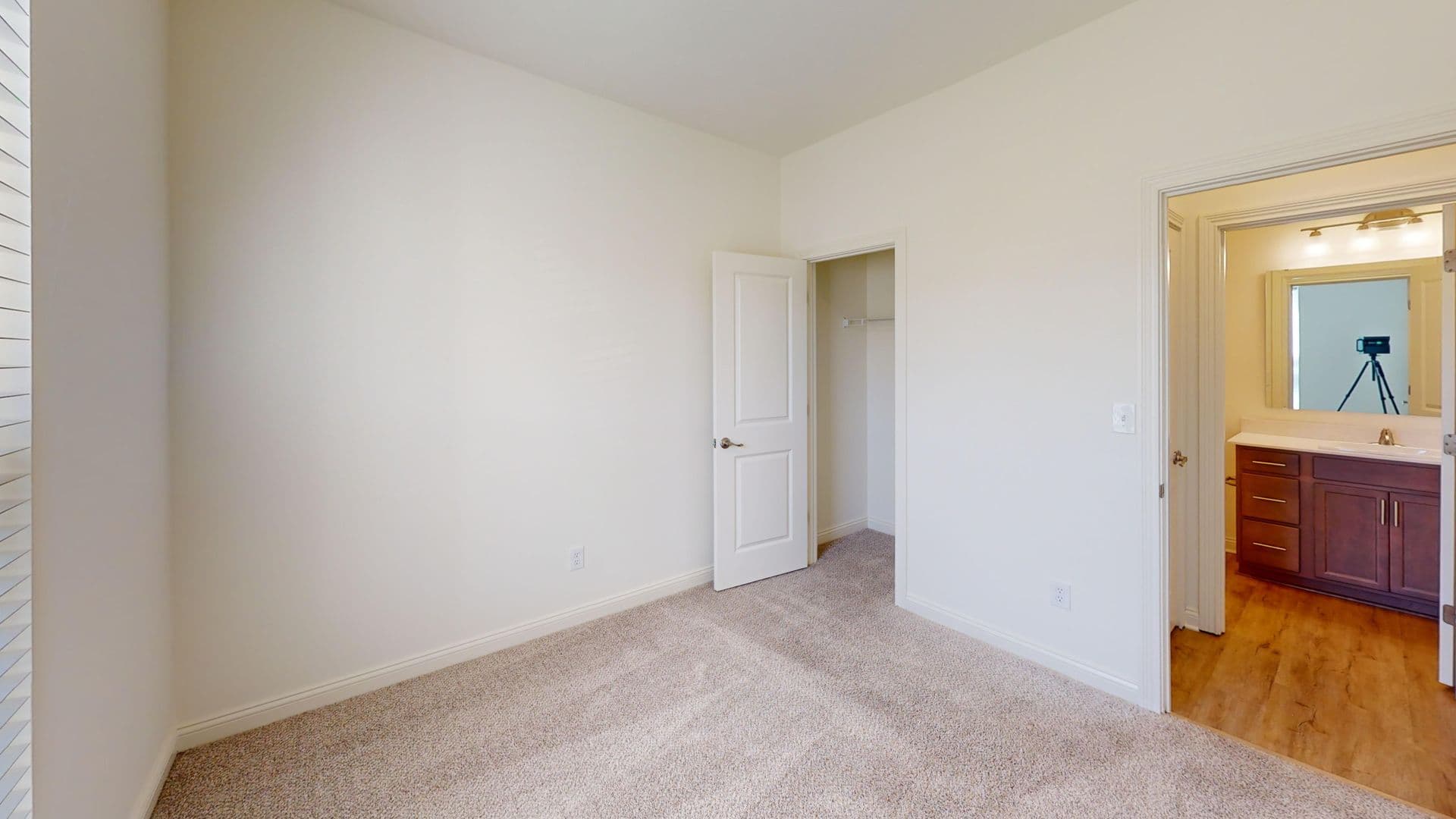 Avon Apartment: 8483 E County Rd 200 N