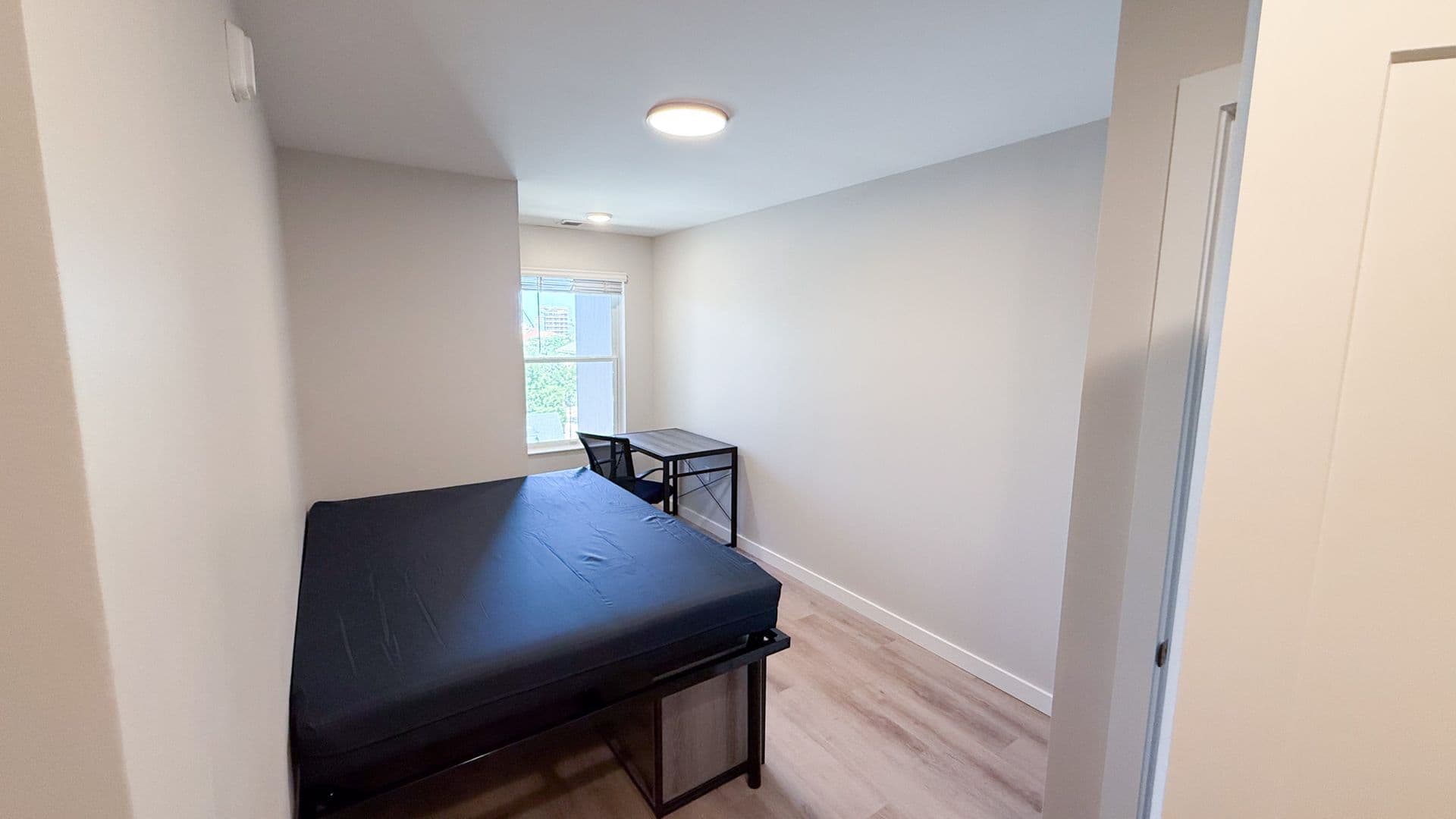 Champaign Apartment: 608 E Chalmers St