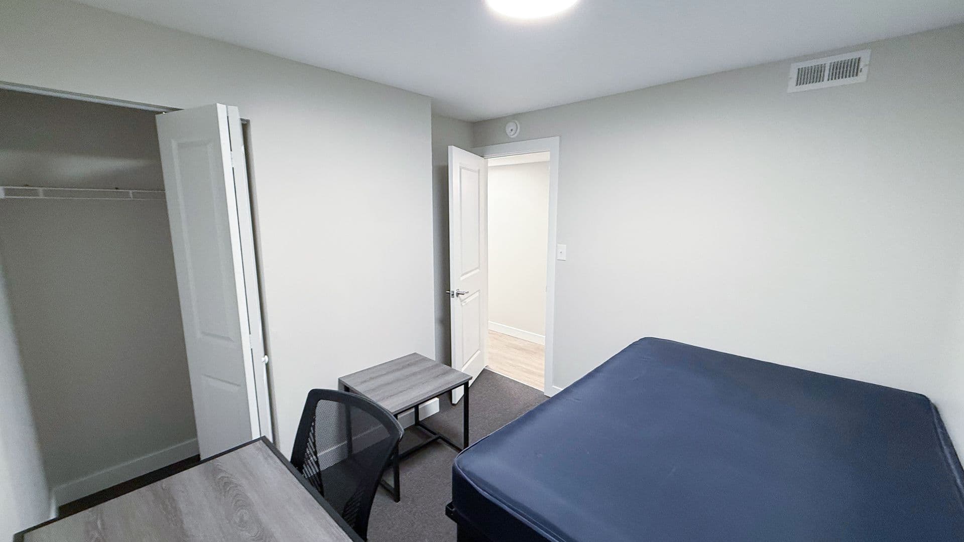 Urbana Apartment: 104 N Lincoln Ave