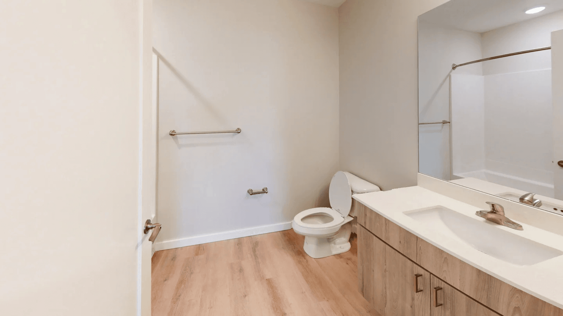 Champaign Apartment: 608 E Chalmers St