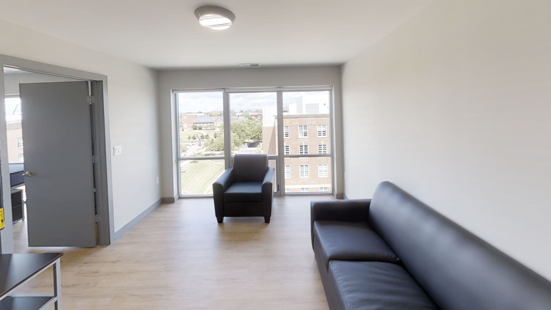 Champaign Apartment: 615 S Wright