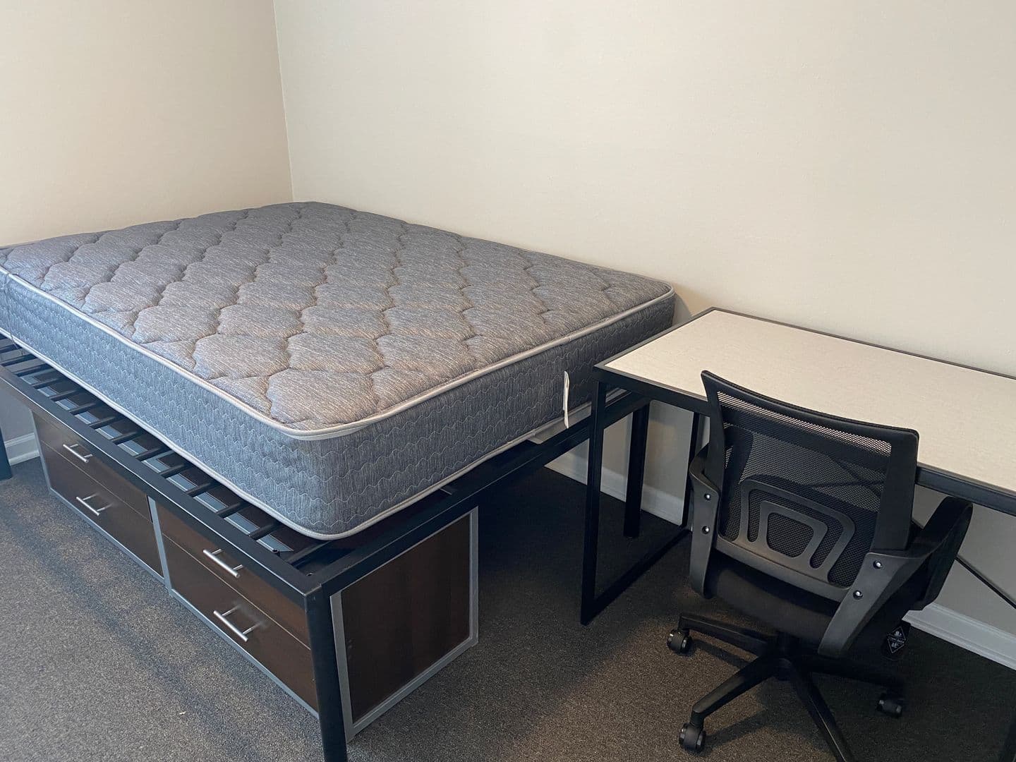 Urbana Apartment: 106 S Gregory Street