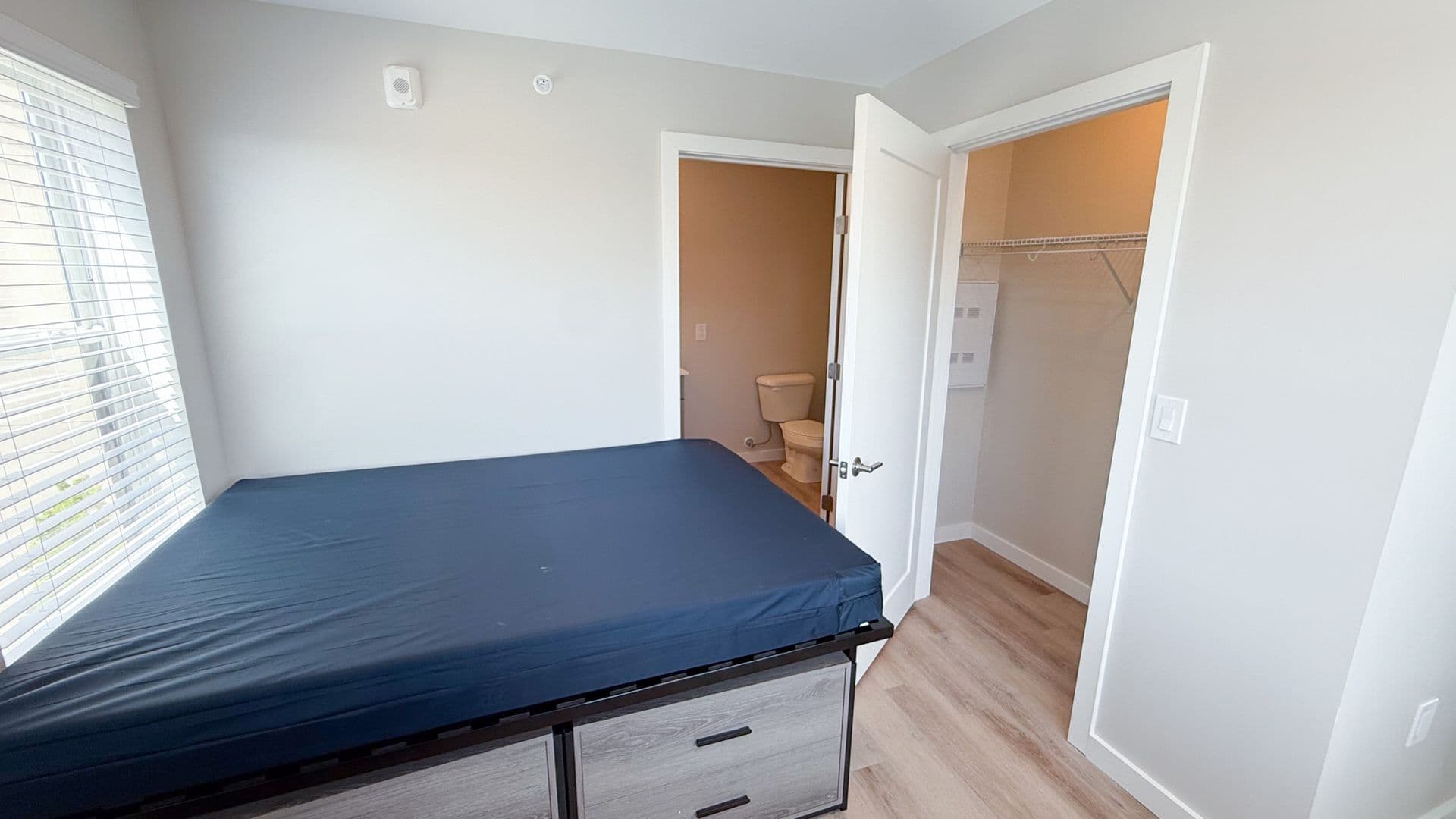 Champaign Apartment: 608 E Chalmers St