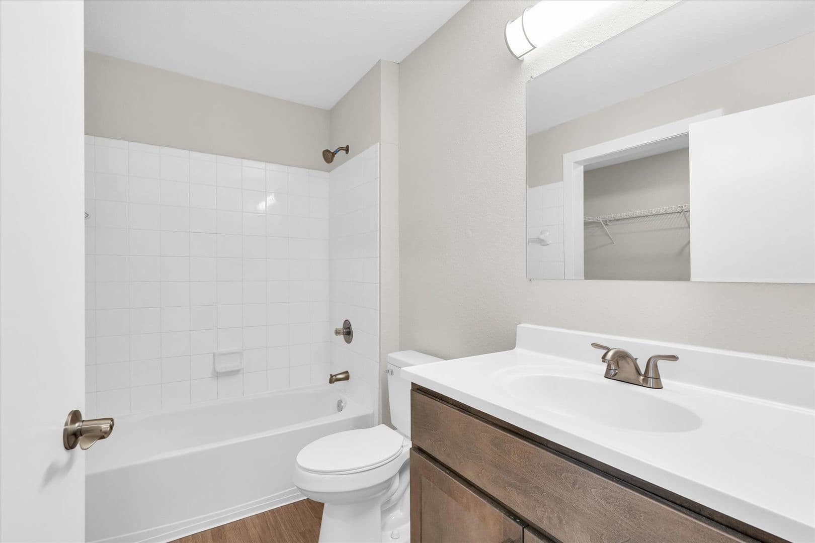 Savoy Apartment: 117 Sterling Ct
