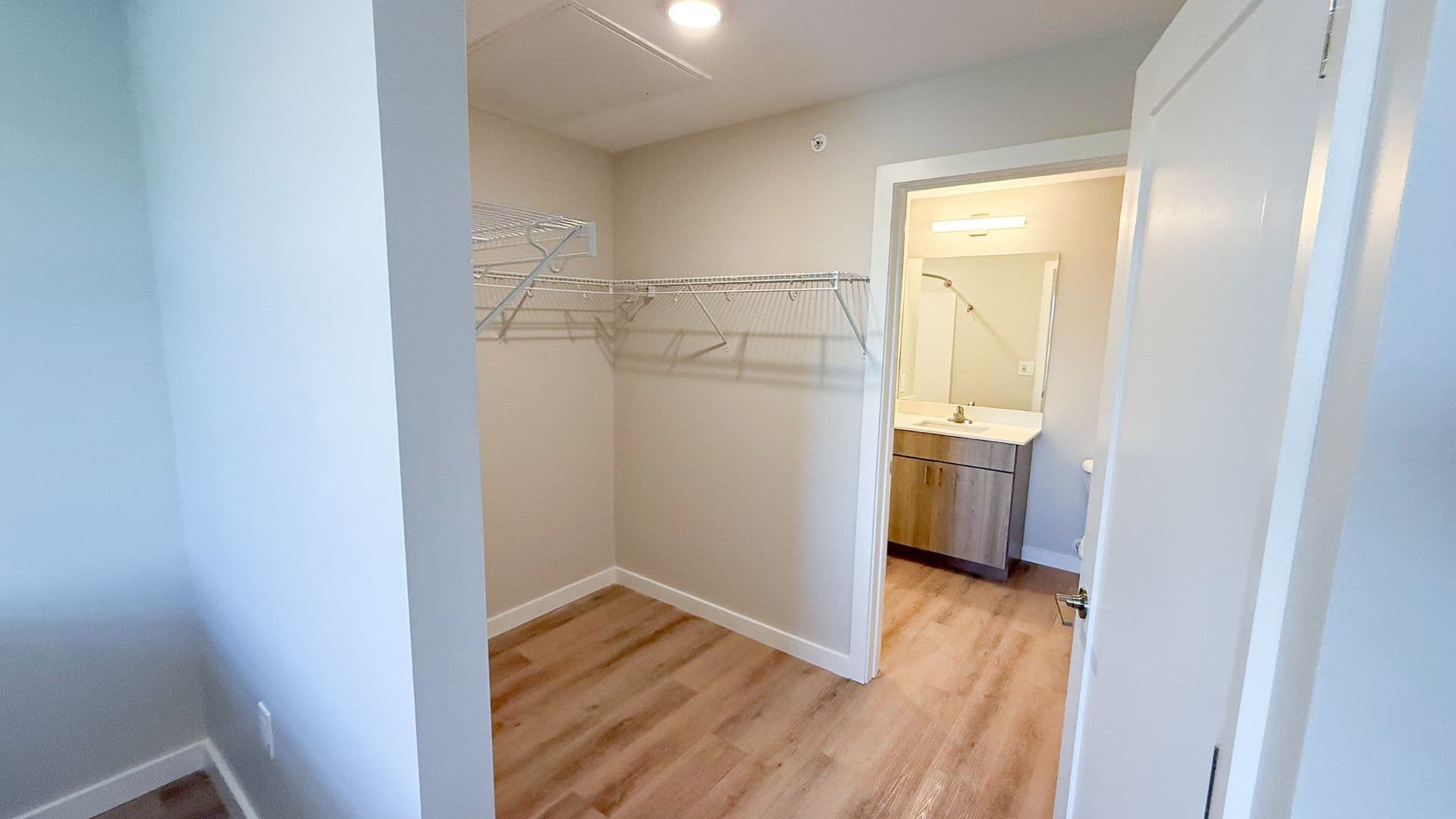 Champaign Apartment: 608 E Chalmers St