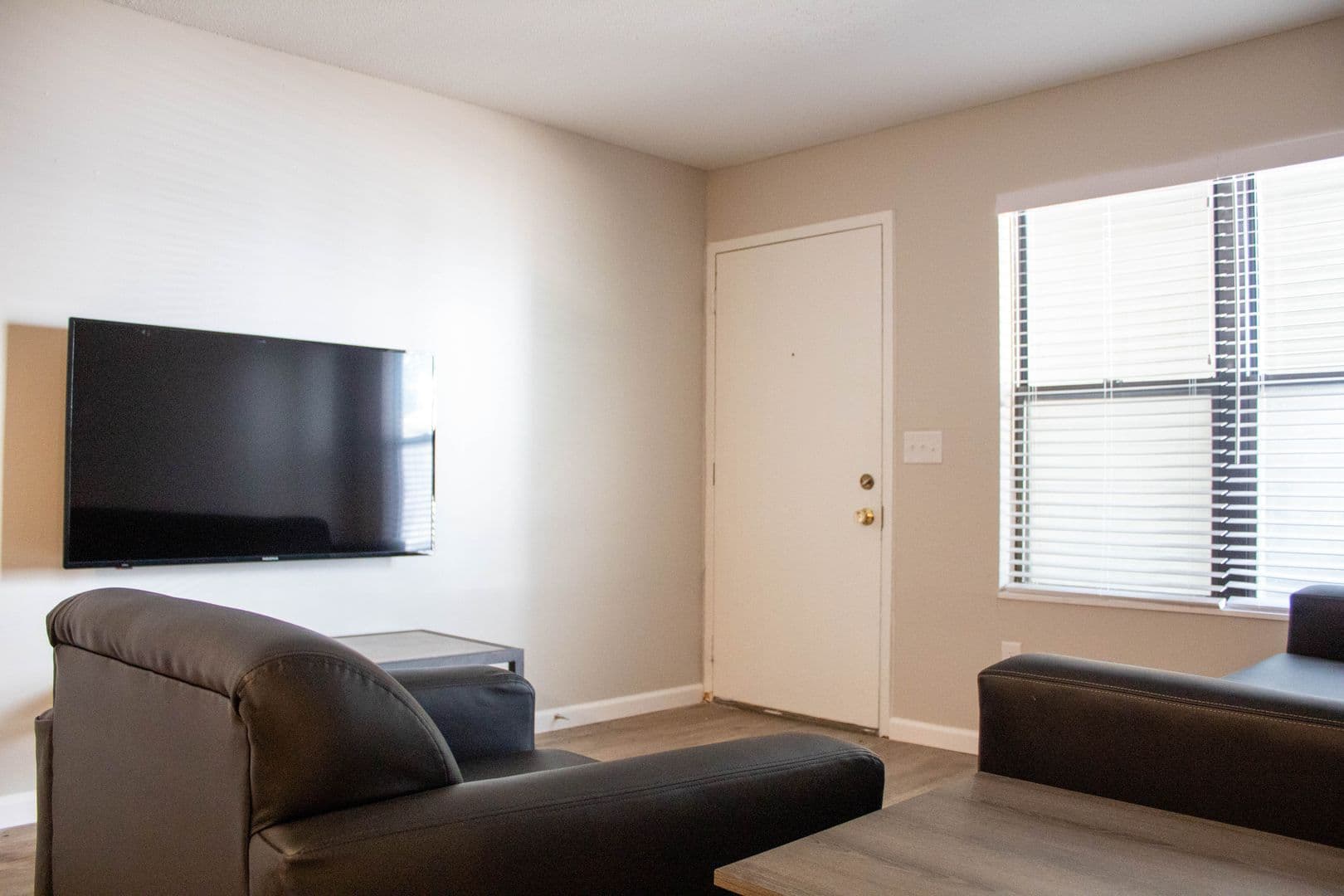 Champaign Apartment: 909 S Locust Street