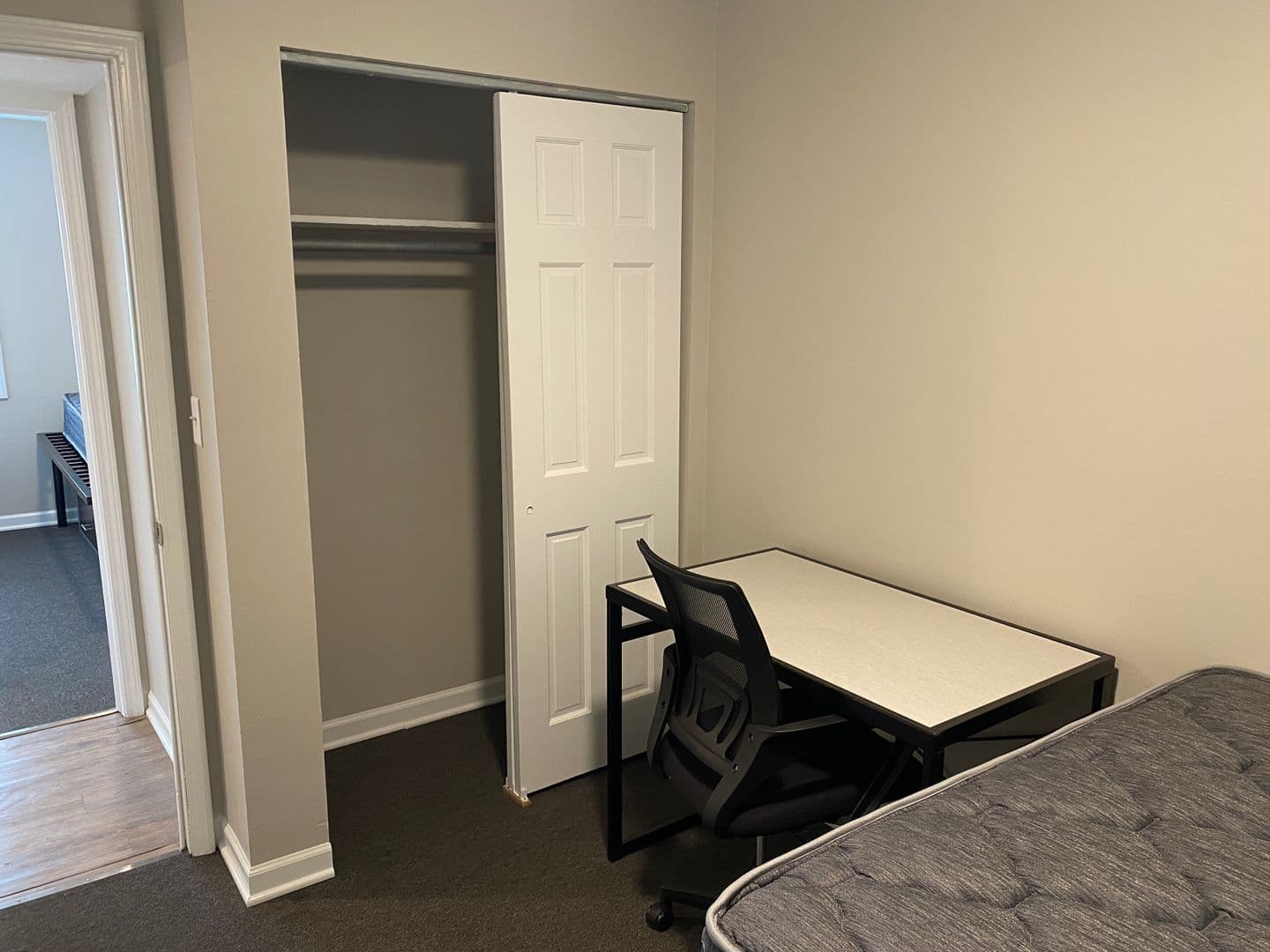Urbana Apartment: 106 S Gregory Street