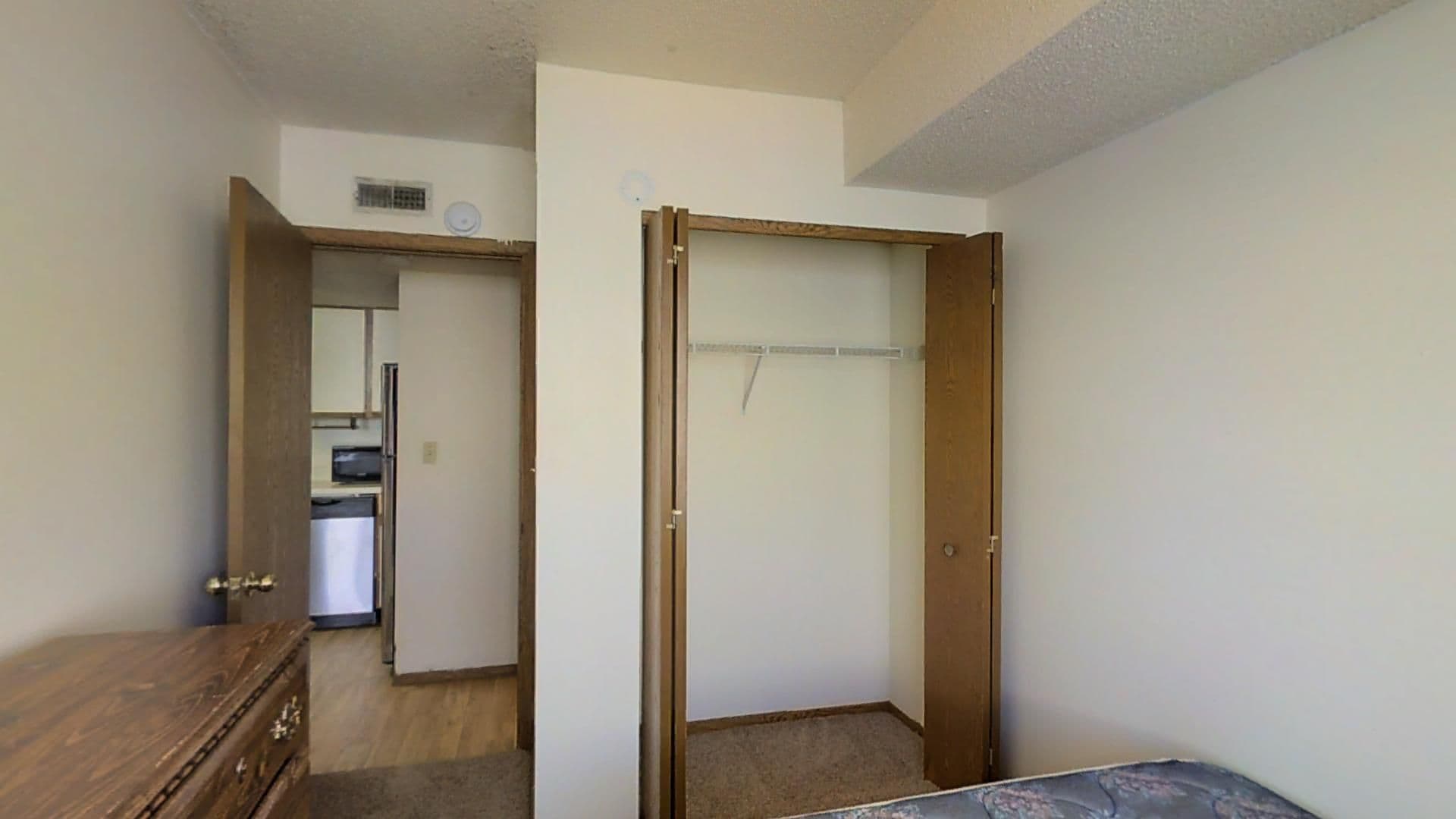 Urbana Apartment: 907 W Oregon