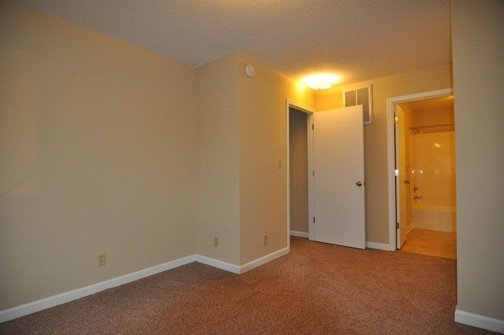 Urbana Apartment: 300 E. Fairlawn