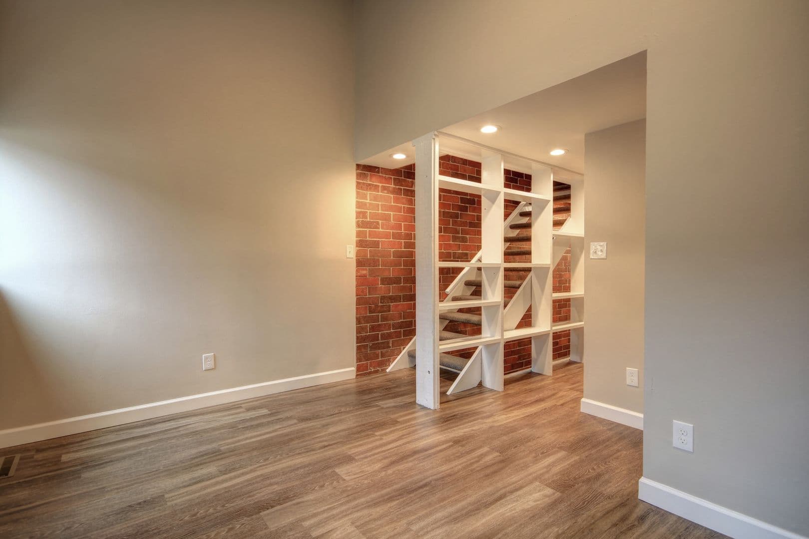 Urbana Apartment: 308 E. Iowa St.. 906 Vine, and 906 1/2 Vine