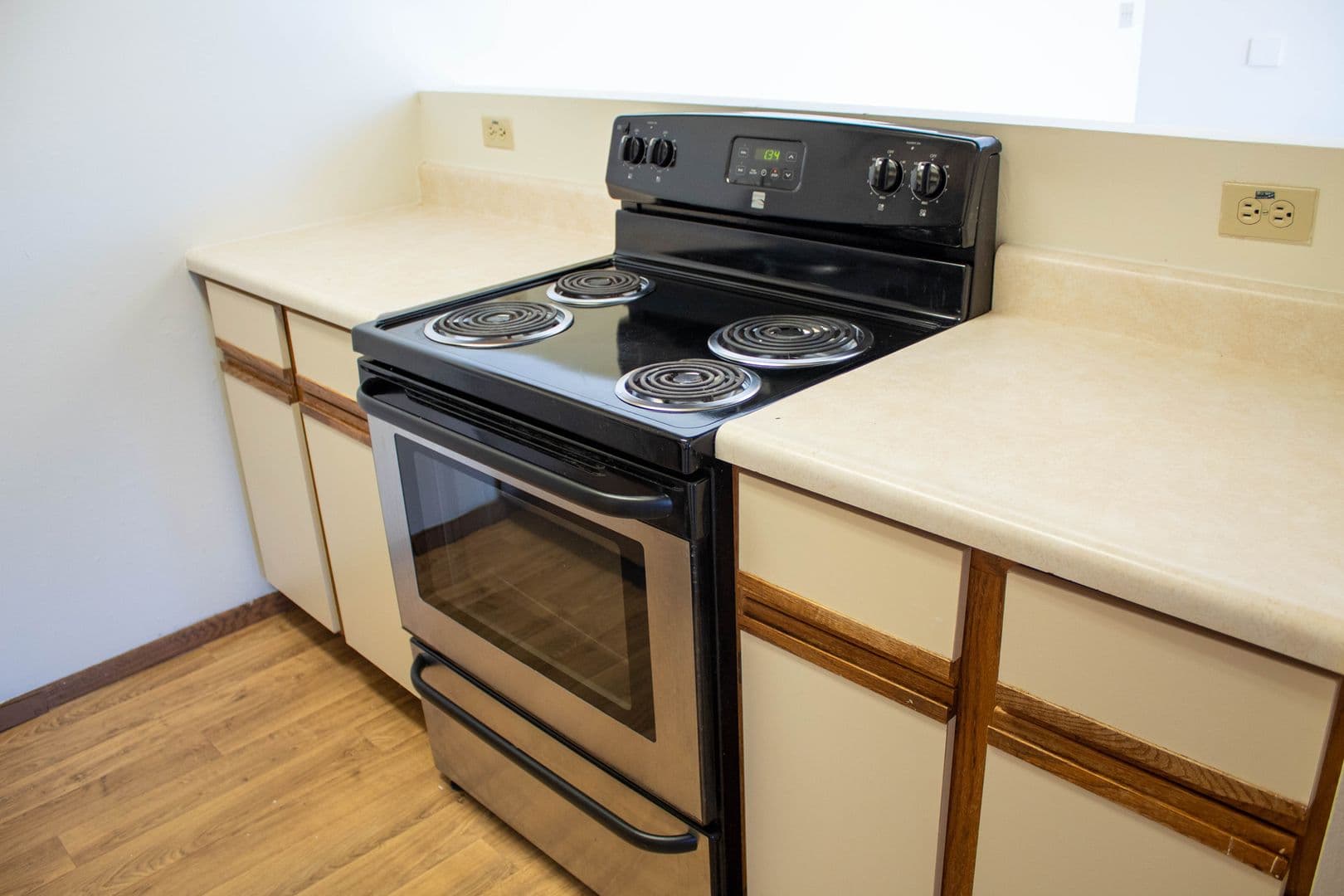 Urbana Apartment: 907 W Oregon