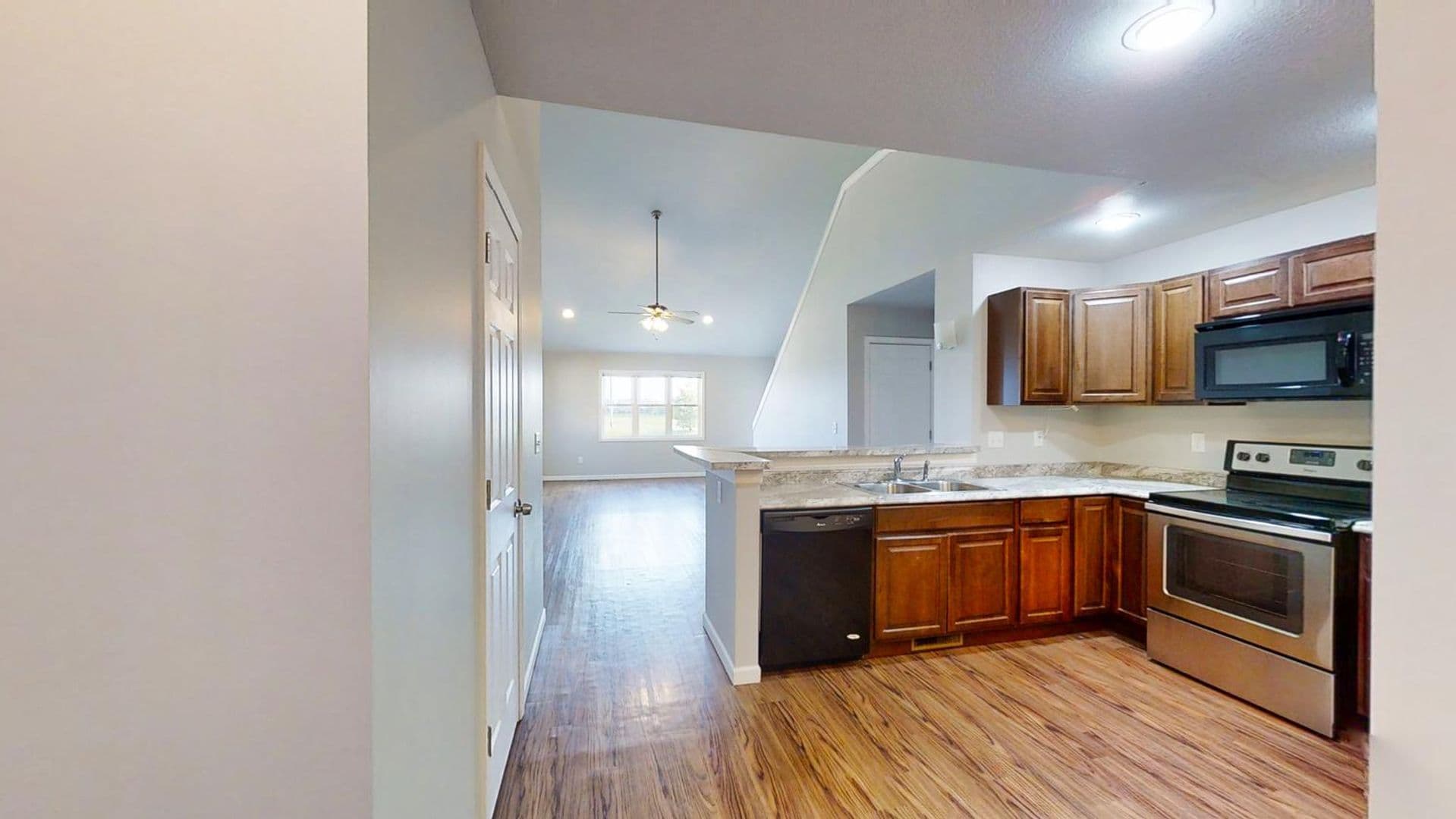 Mahomet Apartment: 901 Cates Dr
