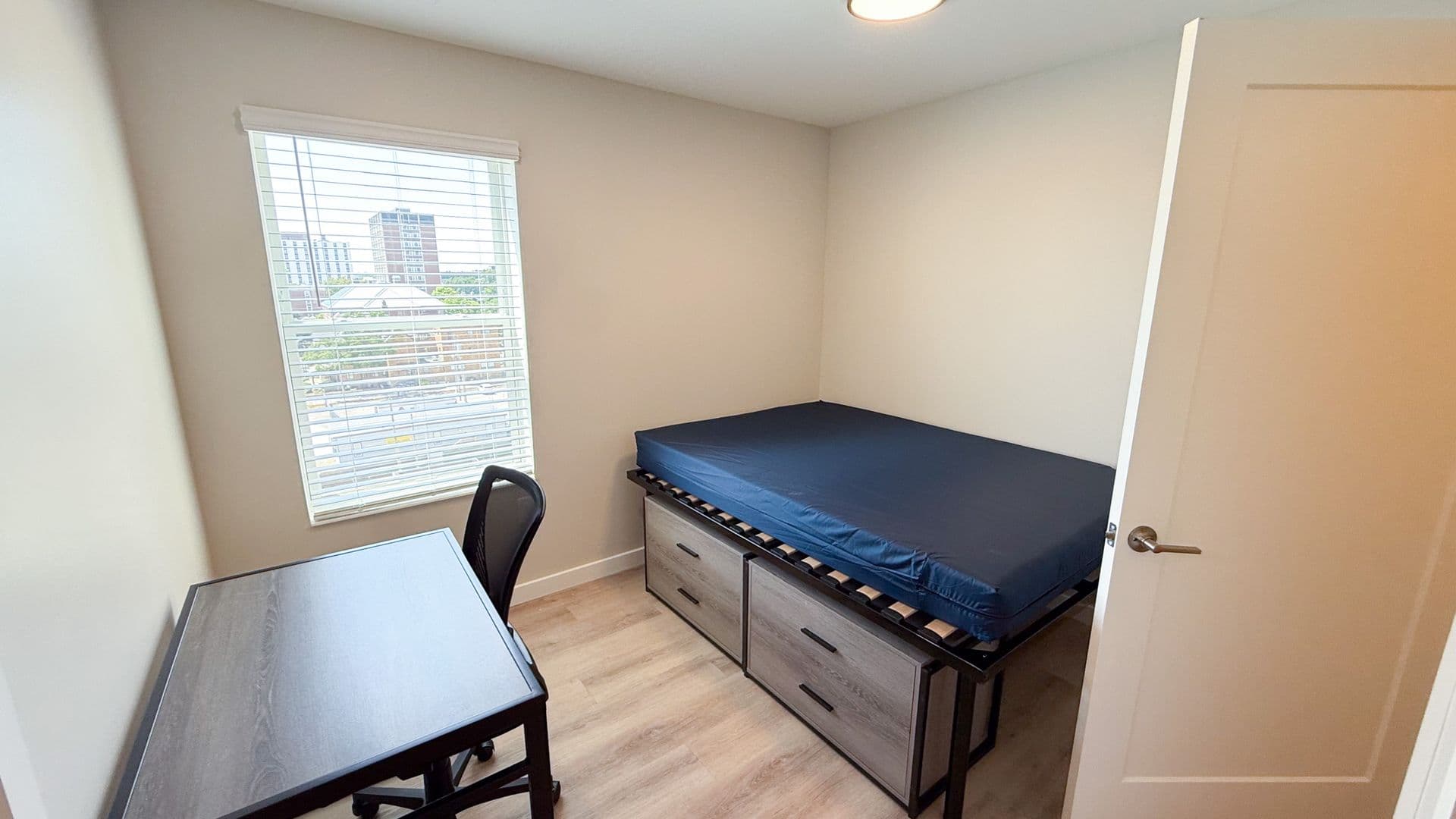 Champaign Apartment: 608 E Chalmers St