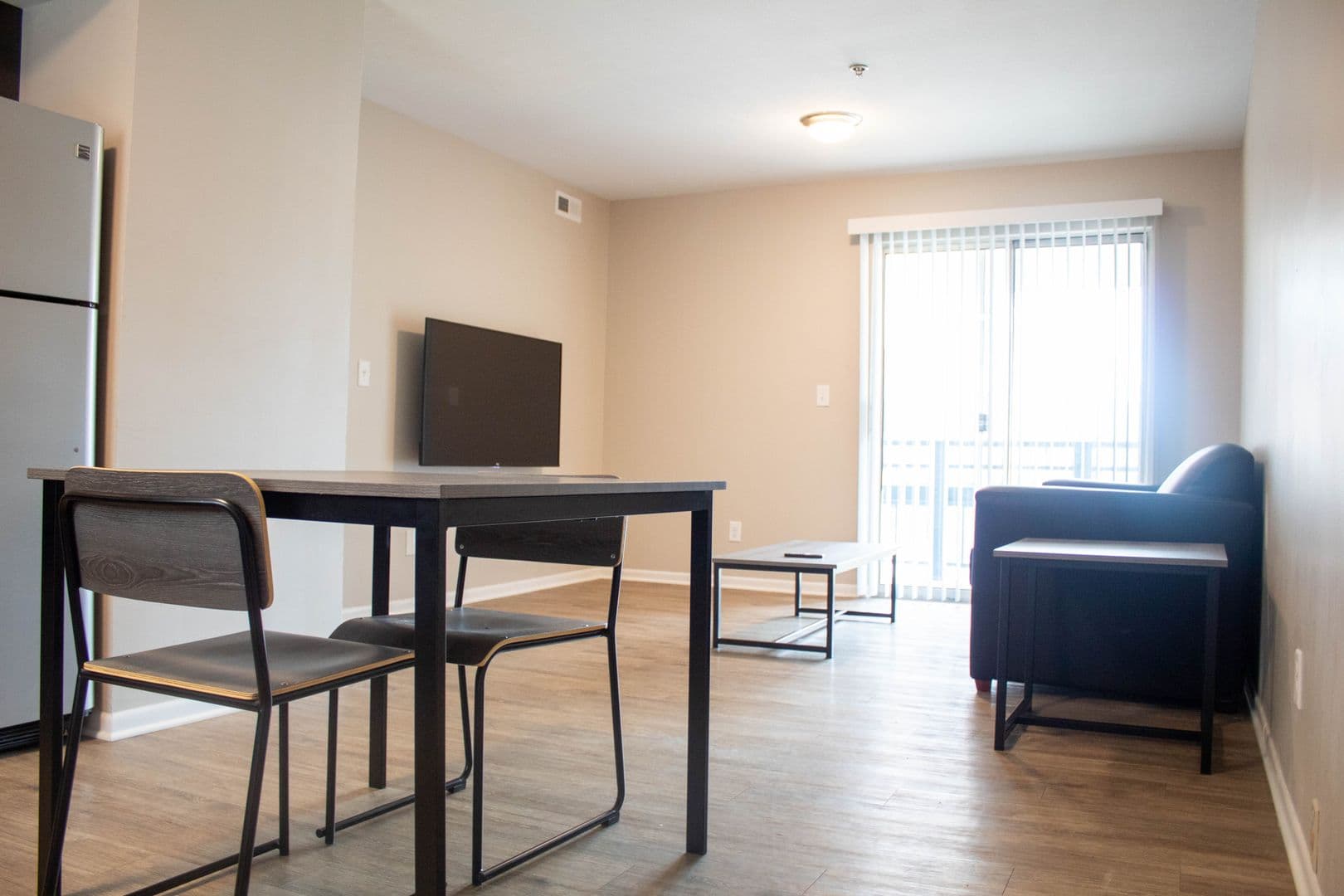 Champaign Apartment: 202 E Chalmers St