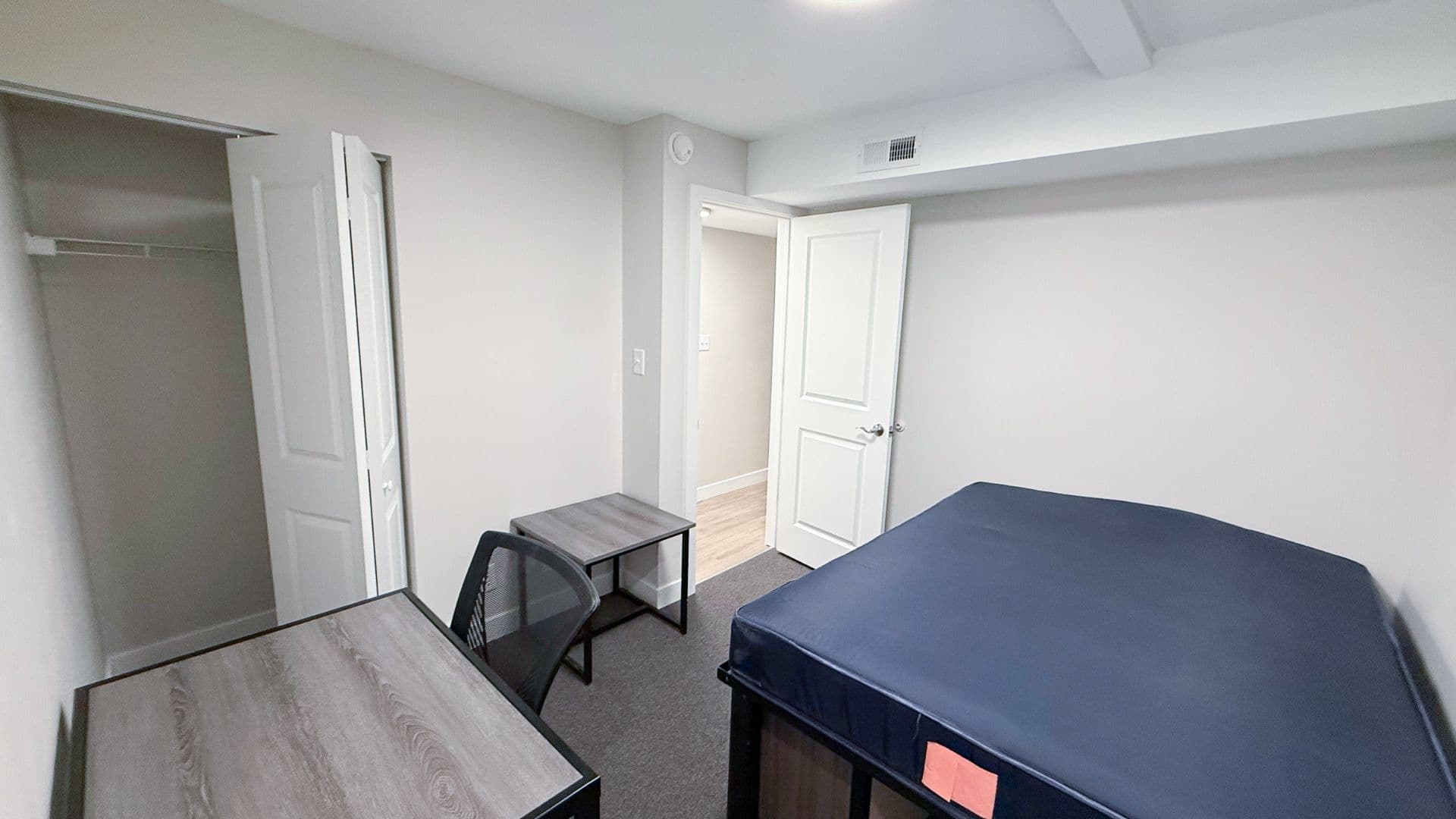 Urbana Apartment: 104 N Lincoln Ave