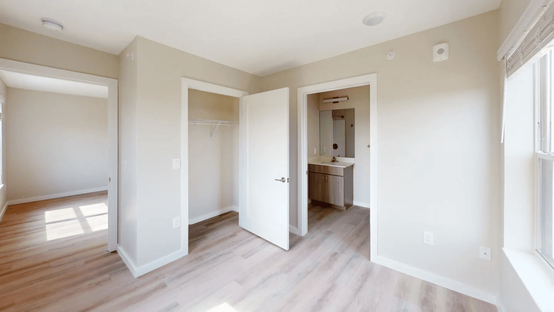 Champaign Apartment: 608 E Chalmers St