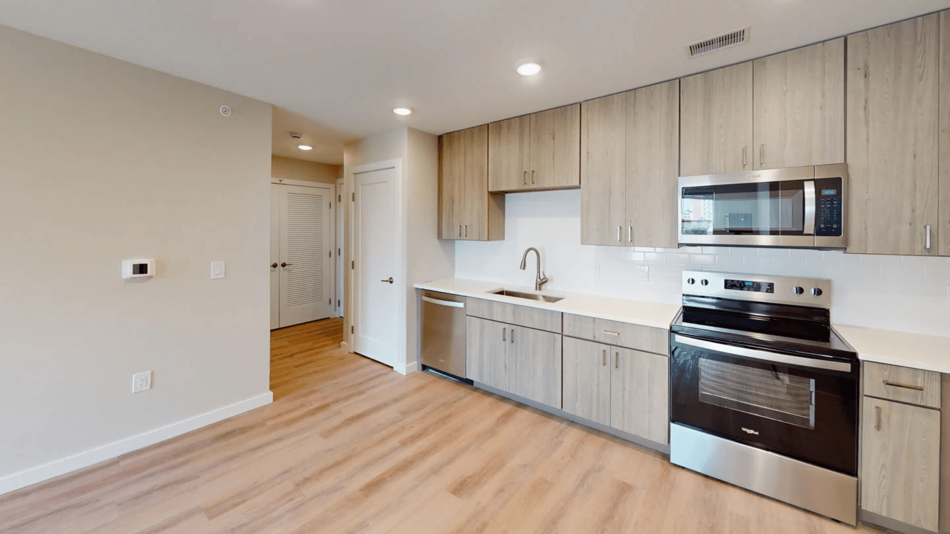 Champaign Apartment: 608 E Chalmers St