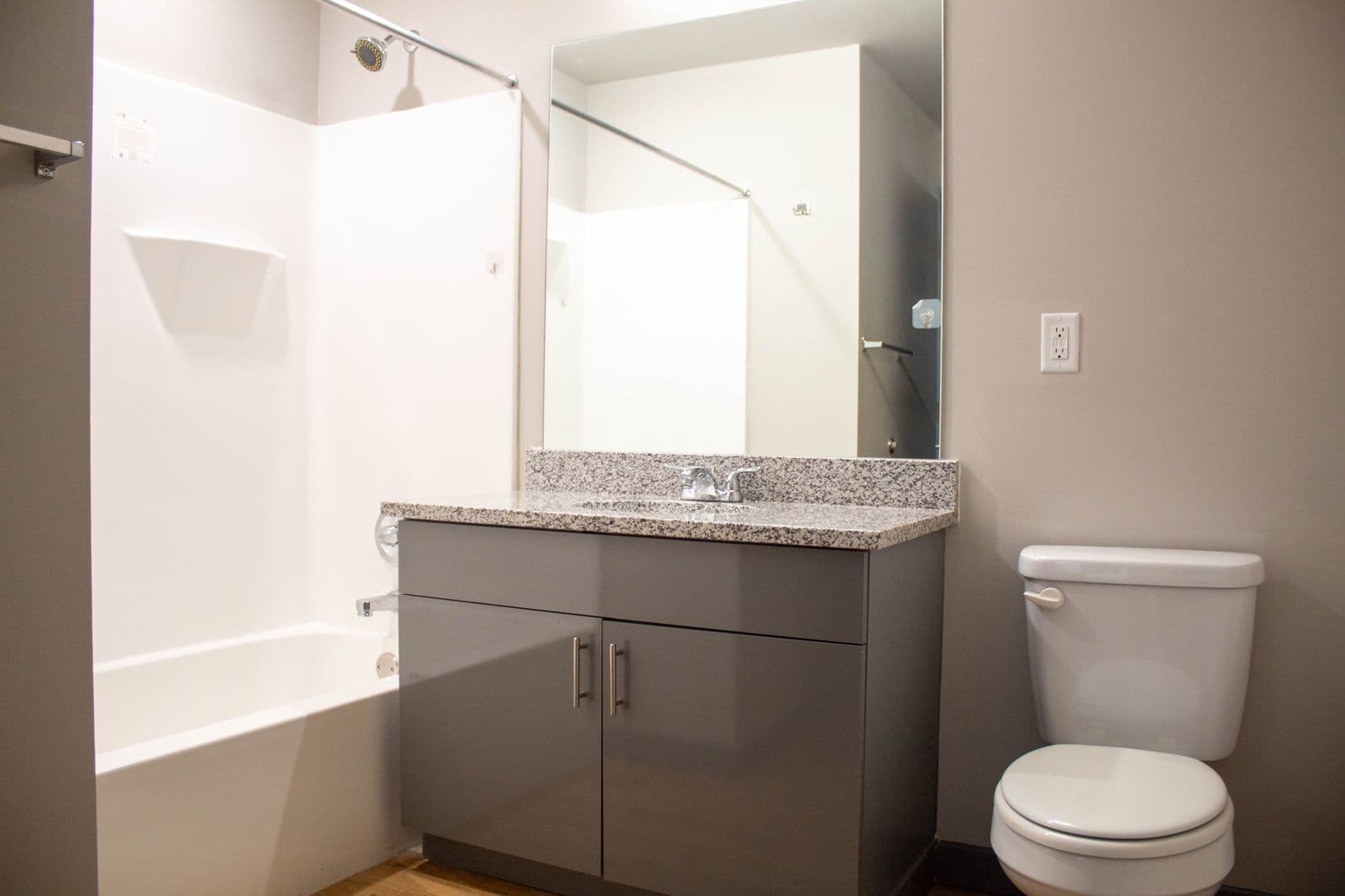Champaign Apartment: 615 S Wright