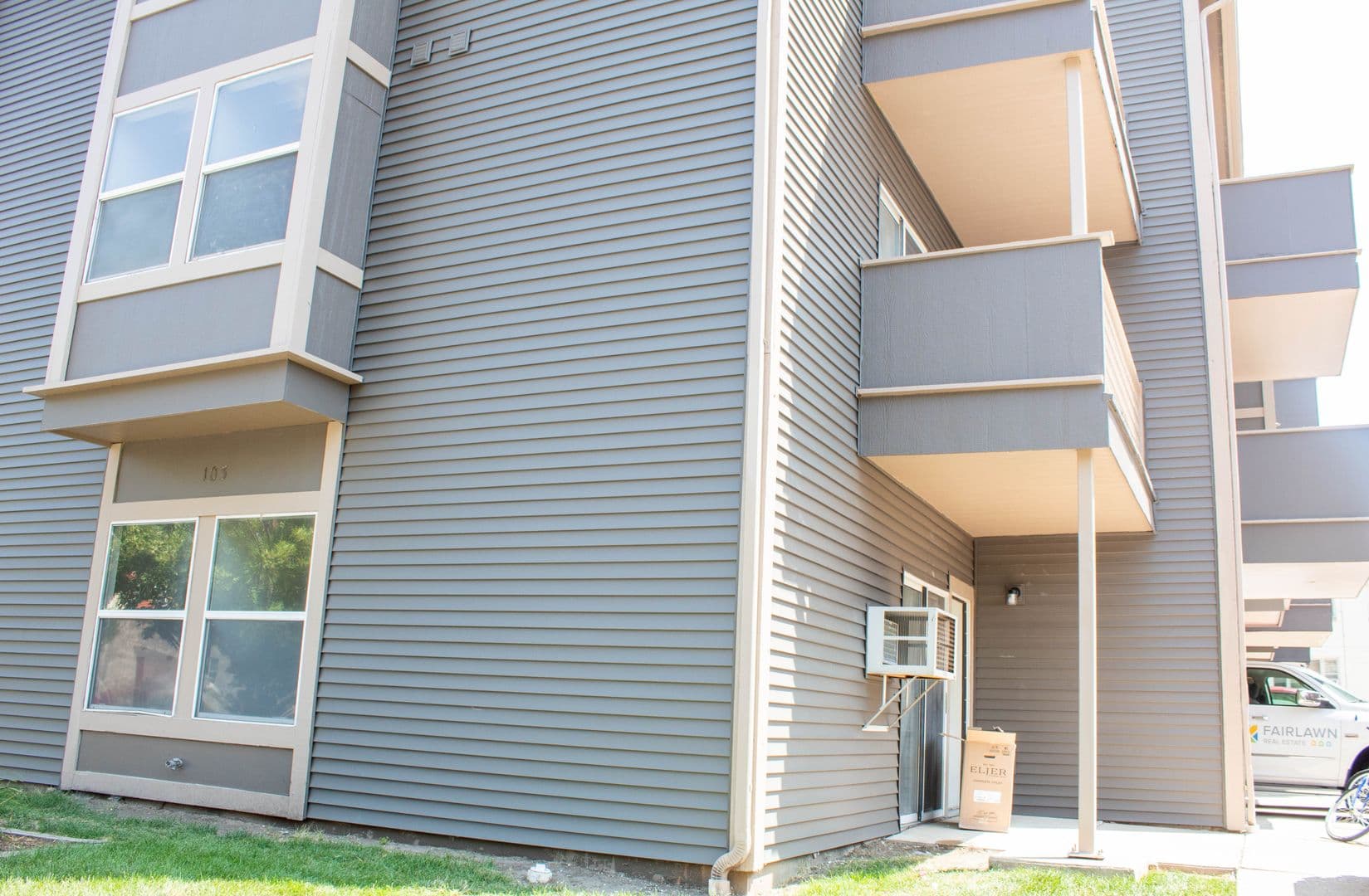 Champaign Apartment: 103 E Chalmers Street