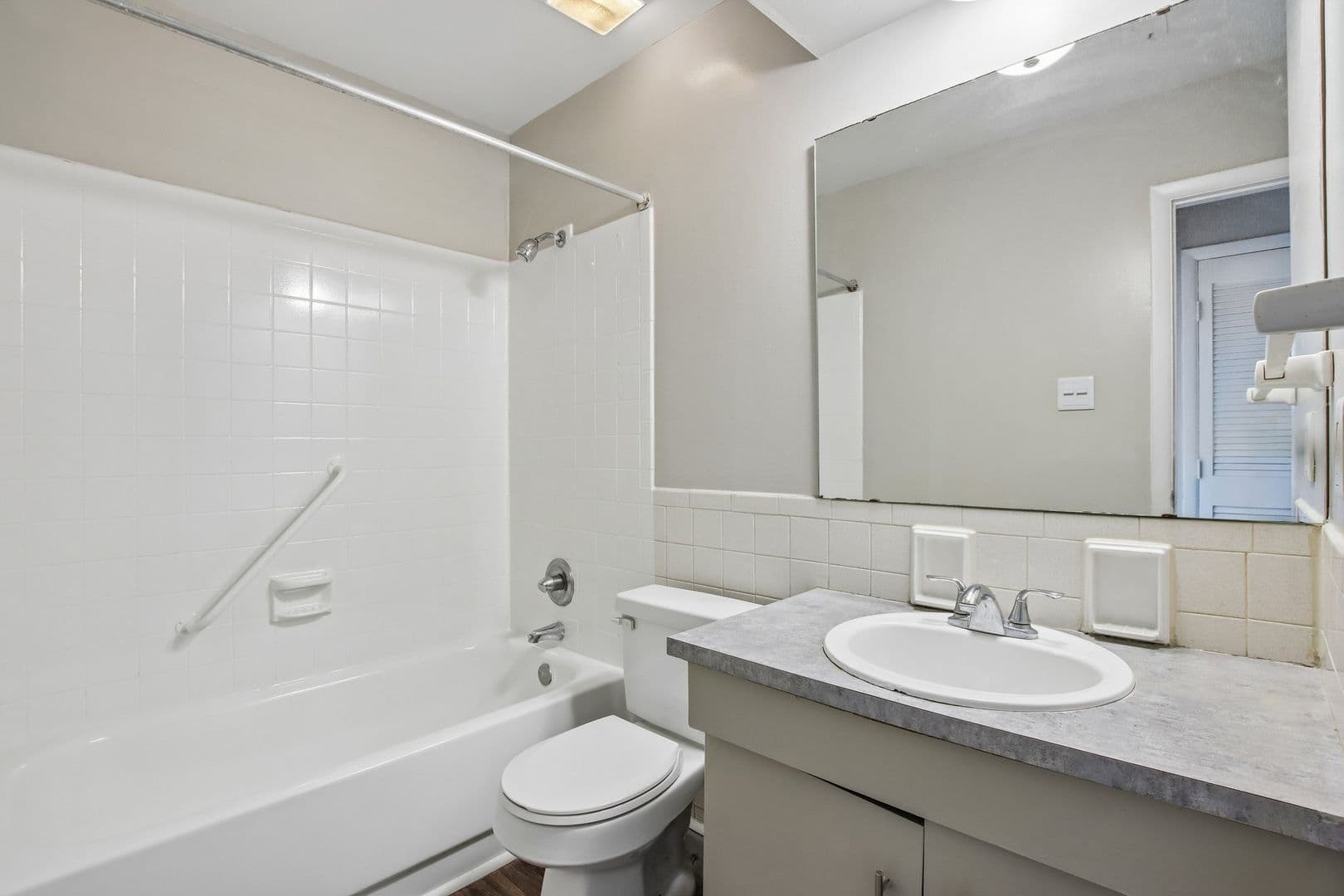Speedway Apartment: 6010 W 25th Street