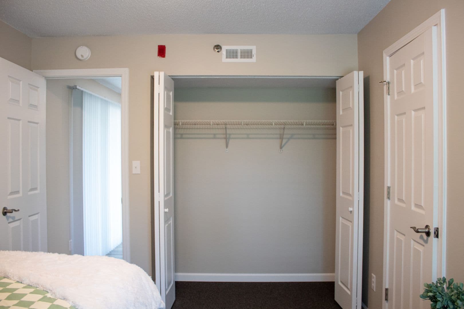 Urbana Apartment: 402 N Gregory Street