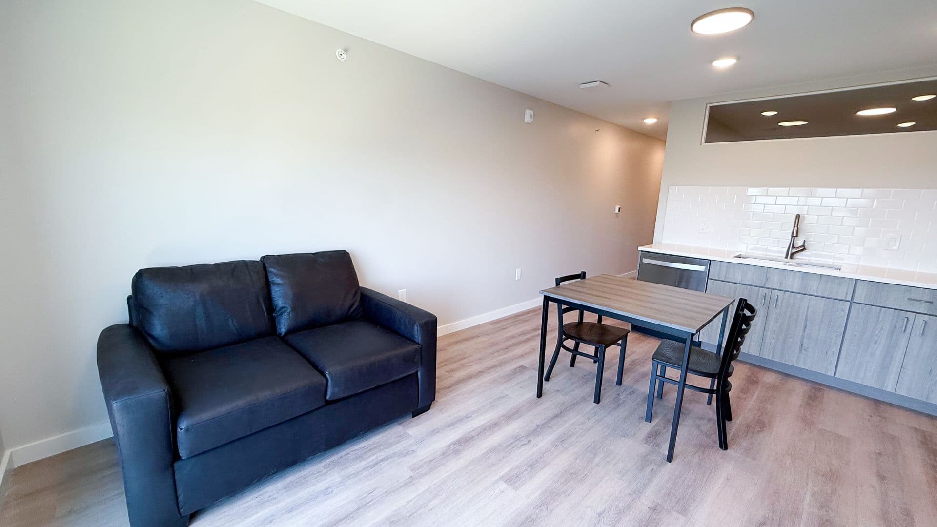 Champaign Apartment: 608 E Chalmers St