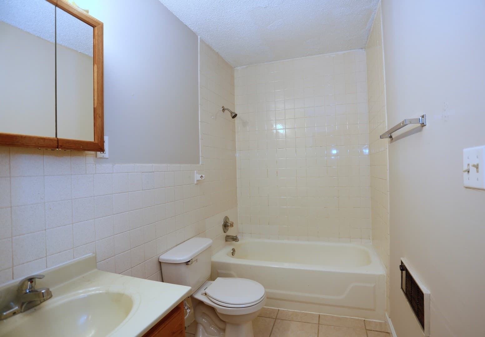 Decatur Apartment: 300 W Mound