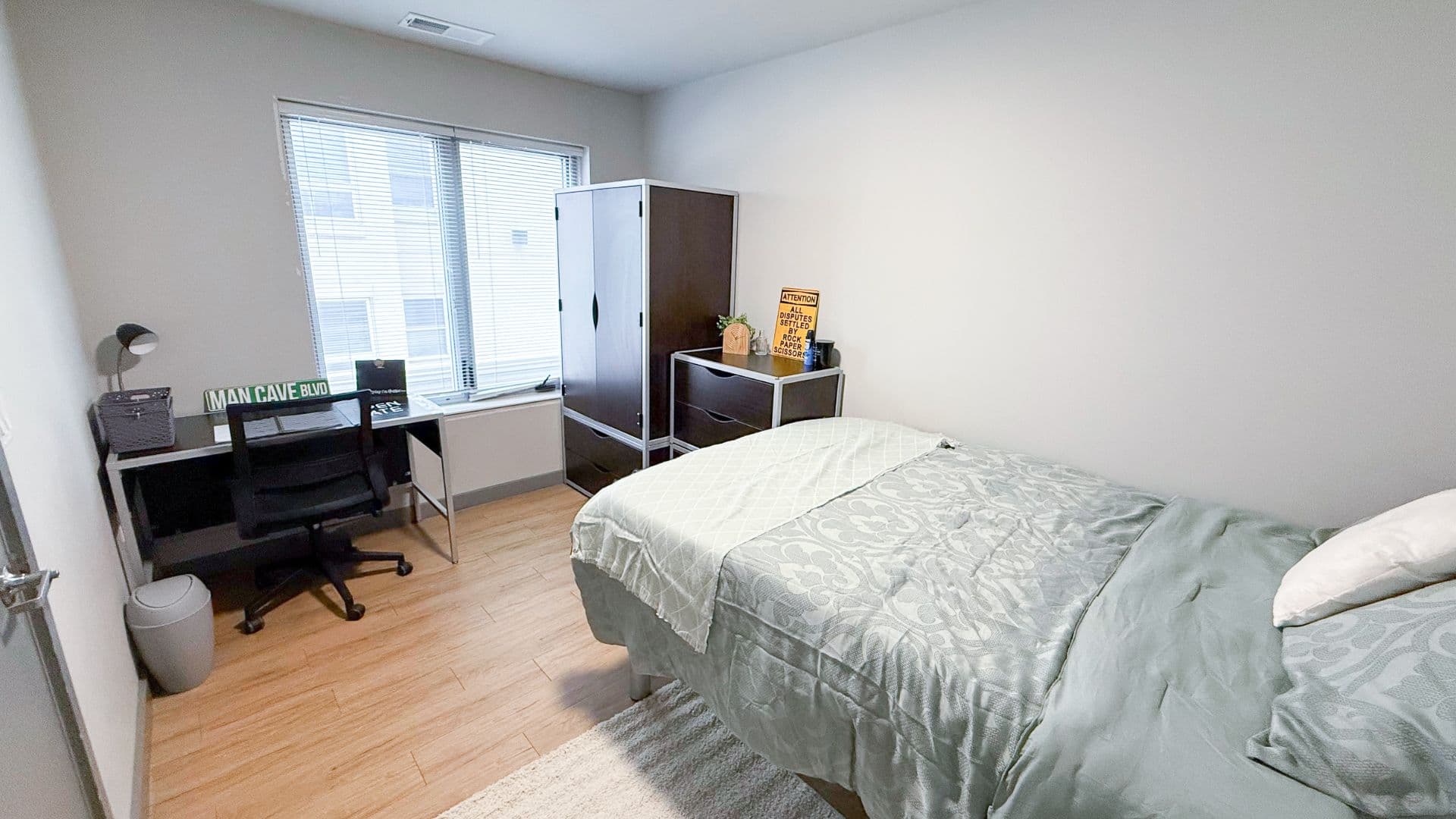 Champaign Apartment: 615 S Wright