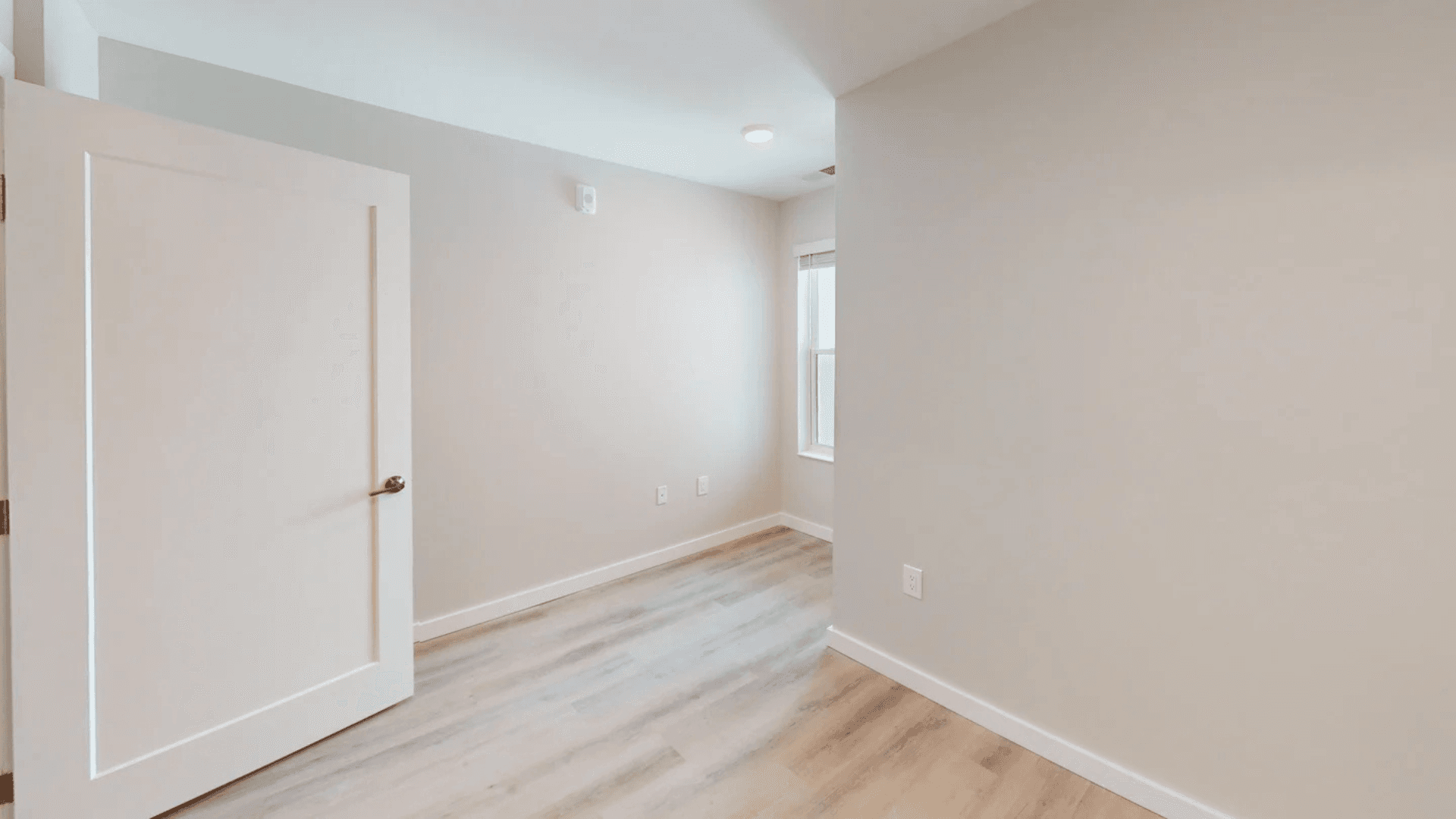 Champaign Apartment: 608 E Chalmers St