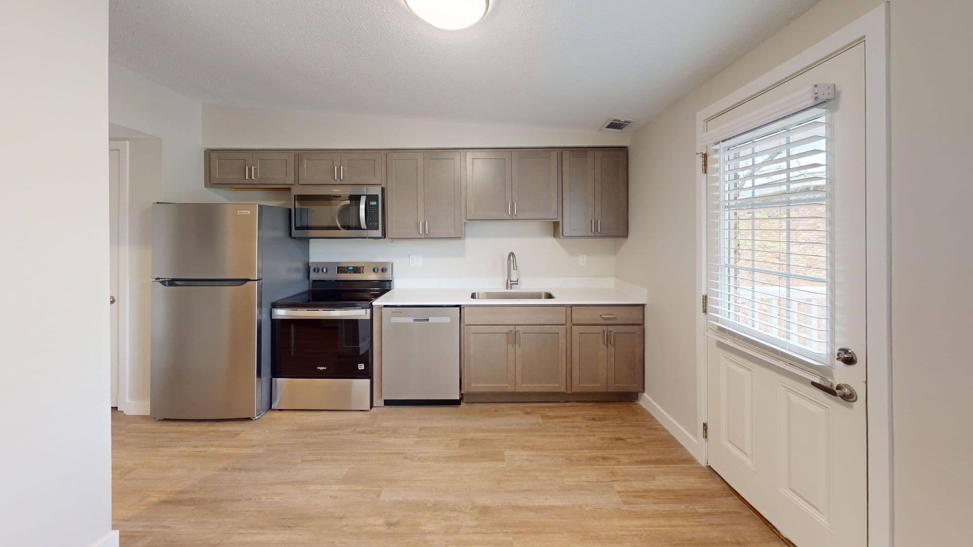 Champaign Apartment: 1515 W. Kirby Ave.