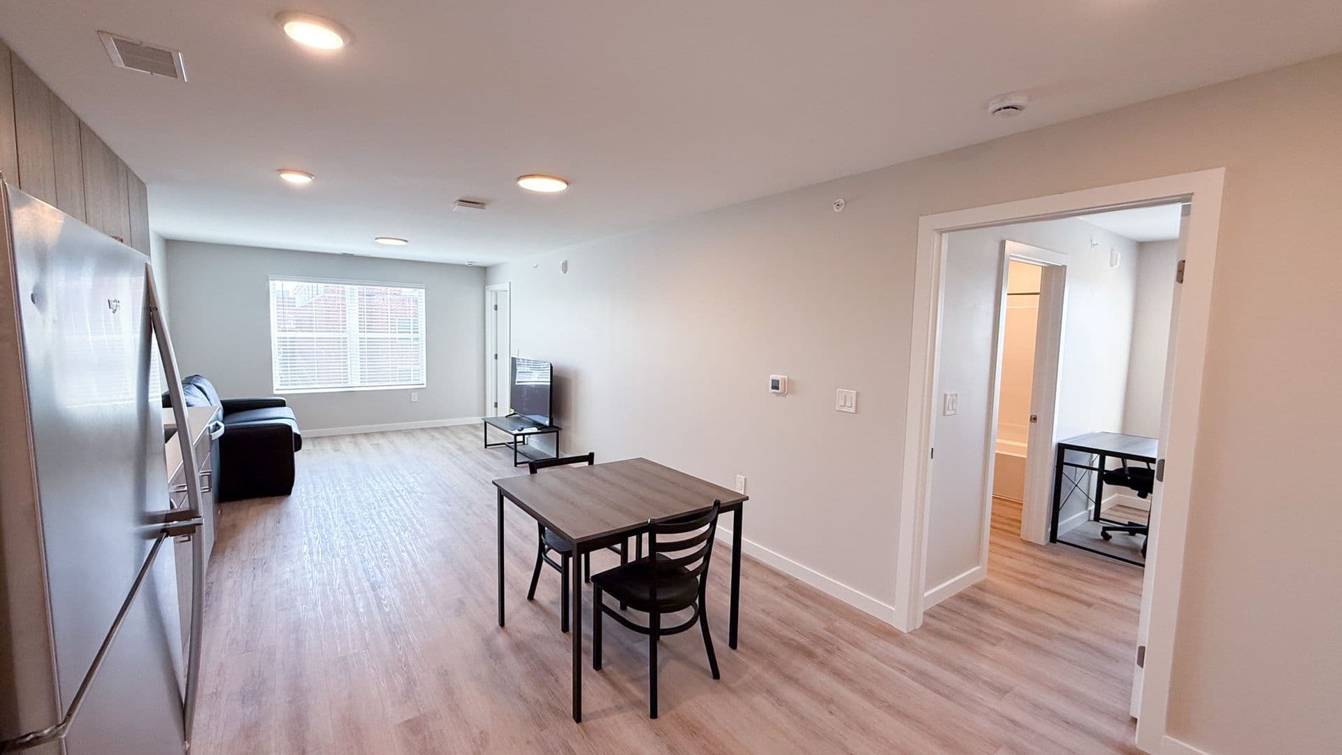 Champaign Apartment: 608 E Chalmers St