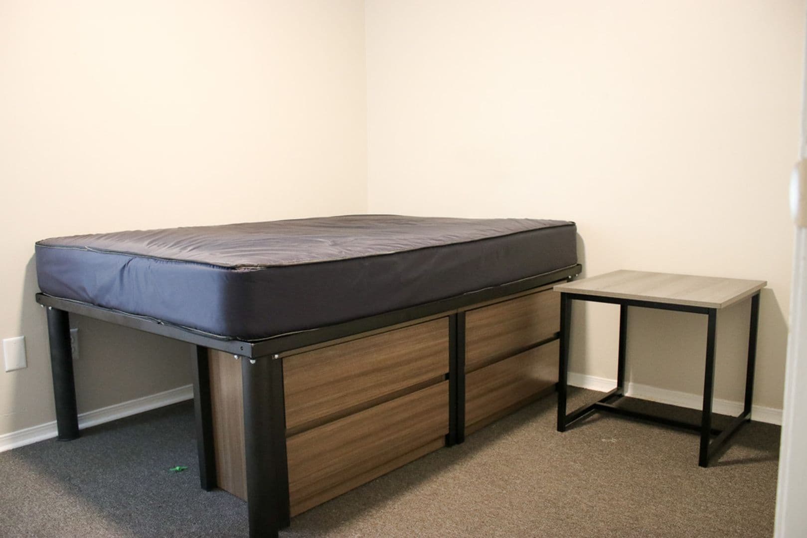 Urbana Apartment: 812 W Nevada Street