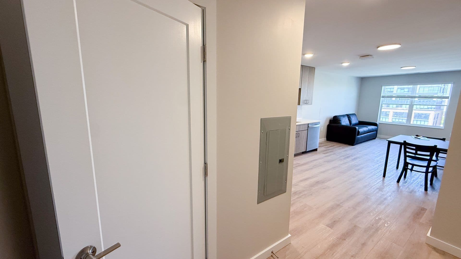 Champaign Apartment: 608 E Chalmers St