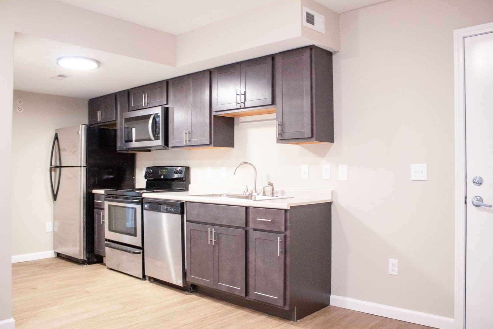 Urbana Apartment: 1010 W Stoughton